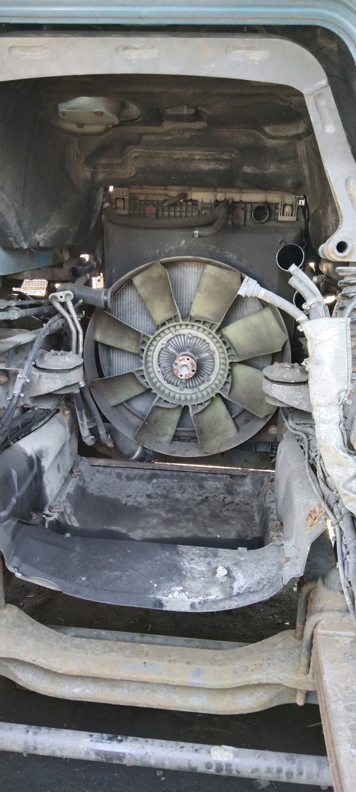 CHŁODNICA INTERCOOLER MERCEDES AXOR ATEGO KOMPLET