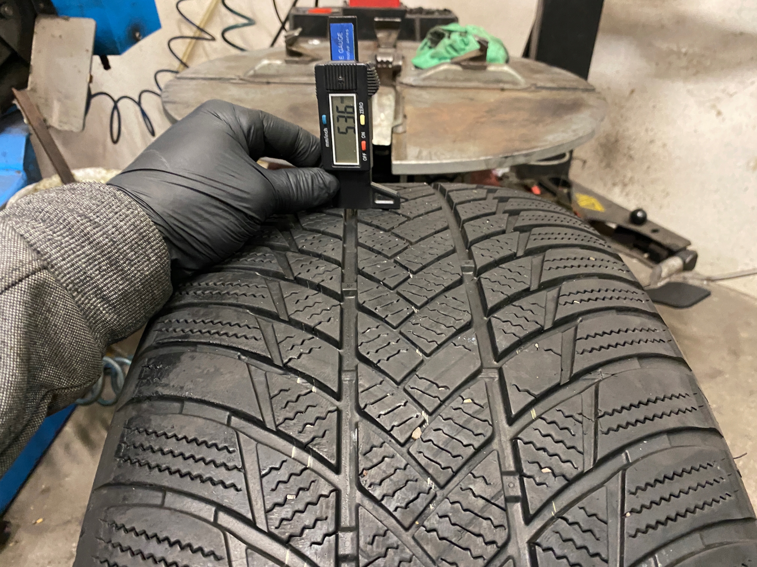 gomma zimowa 285/45R21 Bridgestone Blizzak LM001 Run Flat