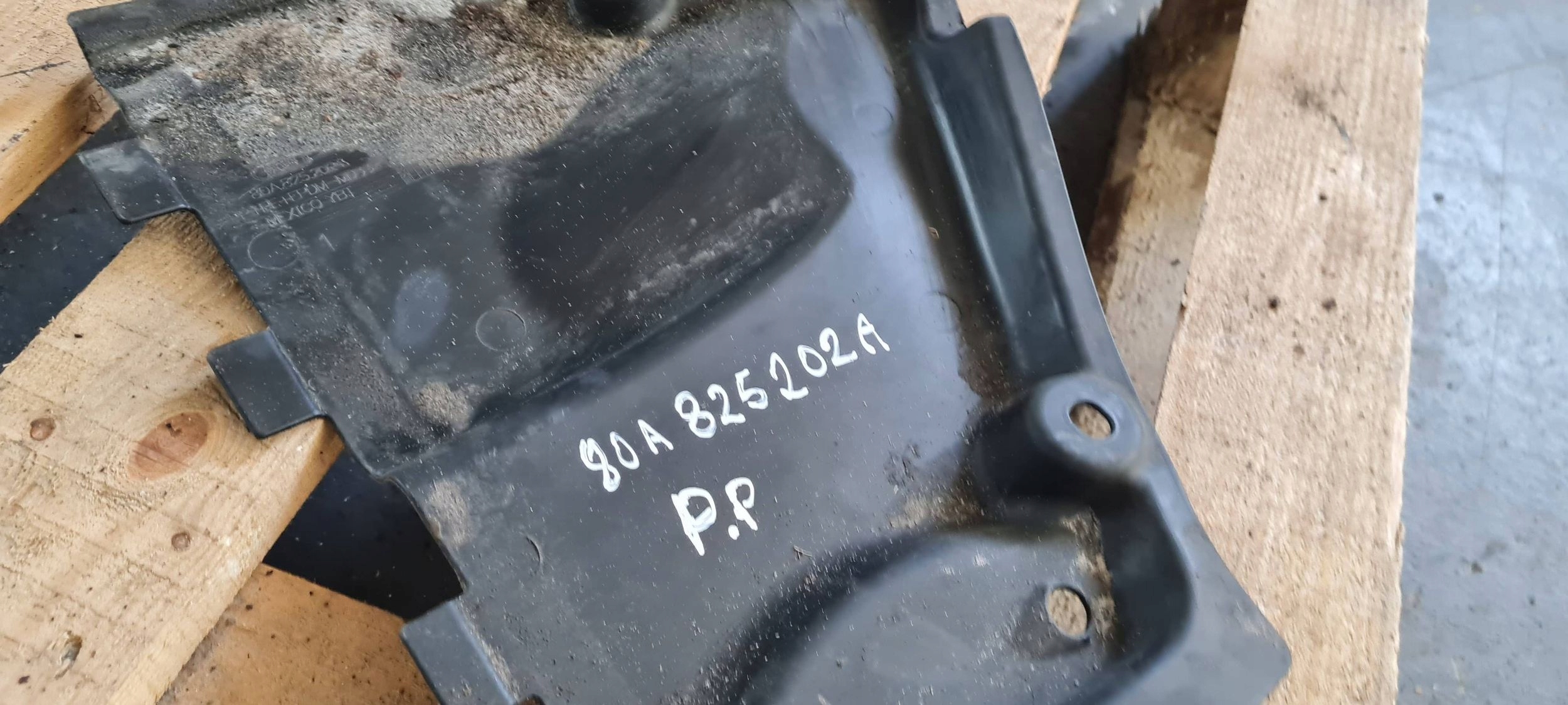 Q5 80A SQ5 cover cover chassis right 80A825202A original