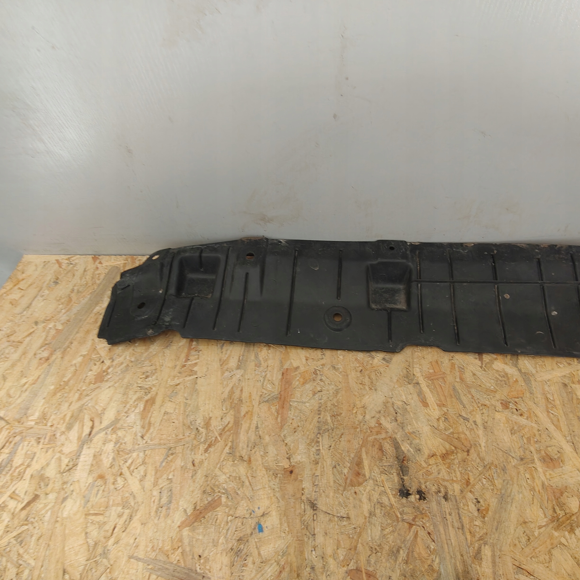 cover below bumper front TOYOTA YARIS III HYBRYDA