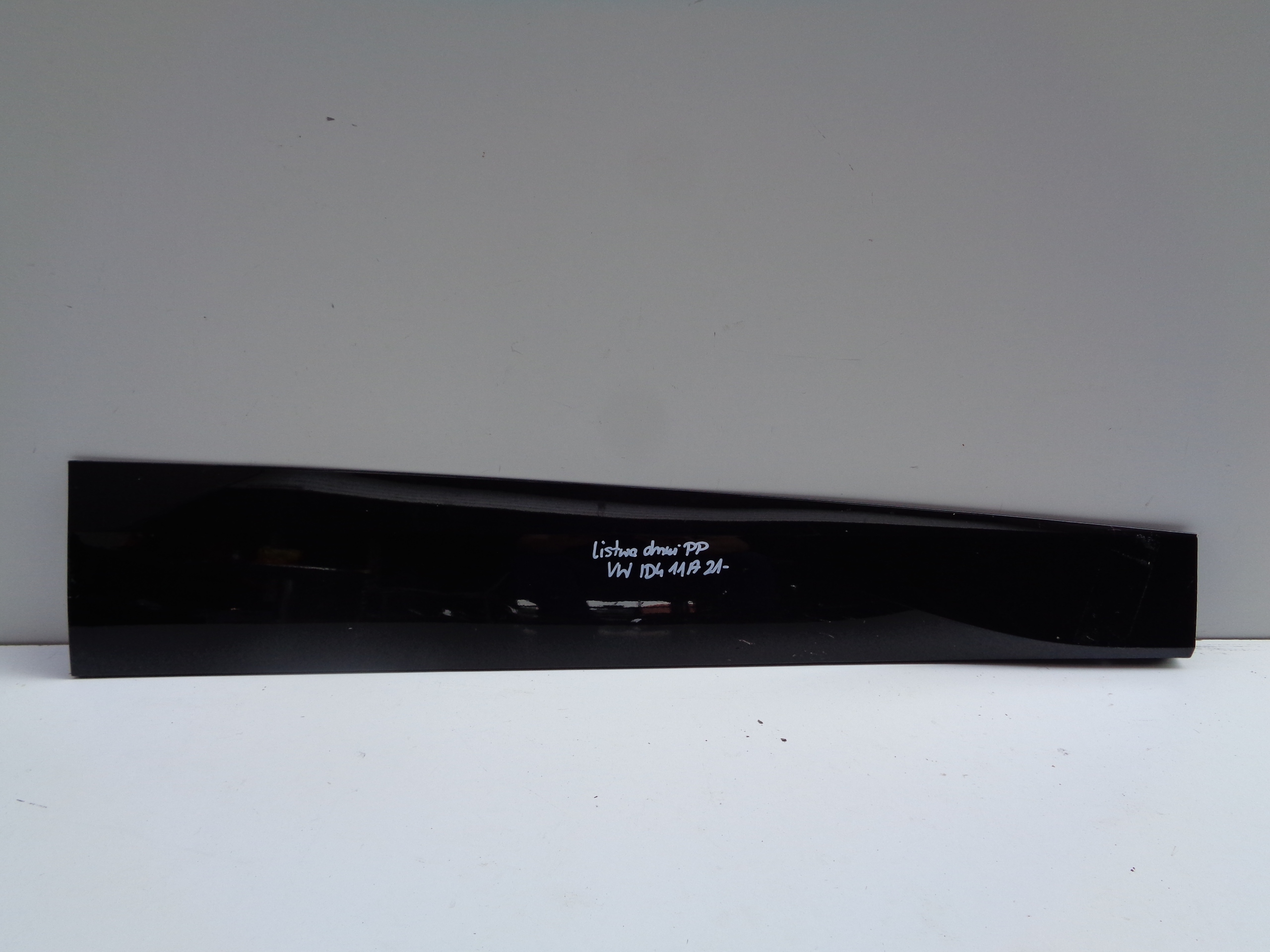 moulding door right front VW ID4 11A 21
