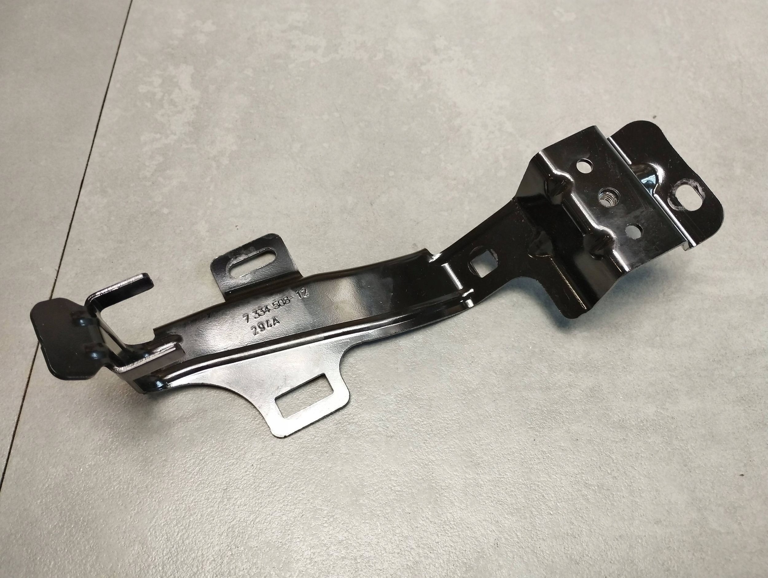 BMW 7 G11 bracket console 7334508