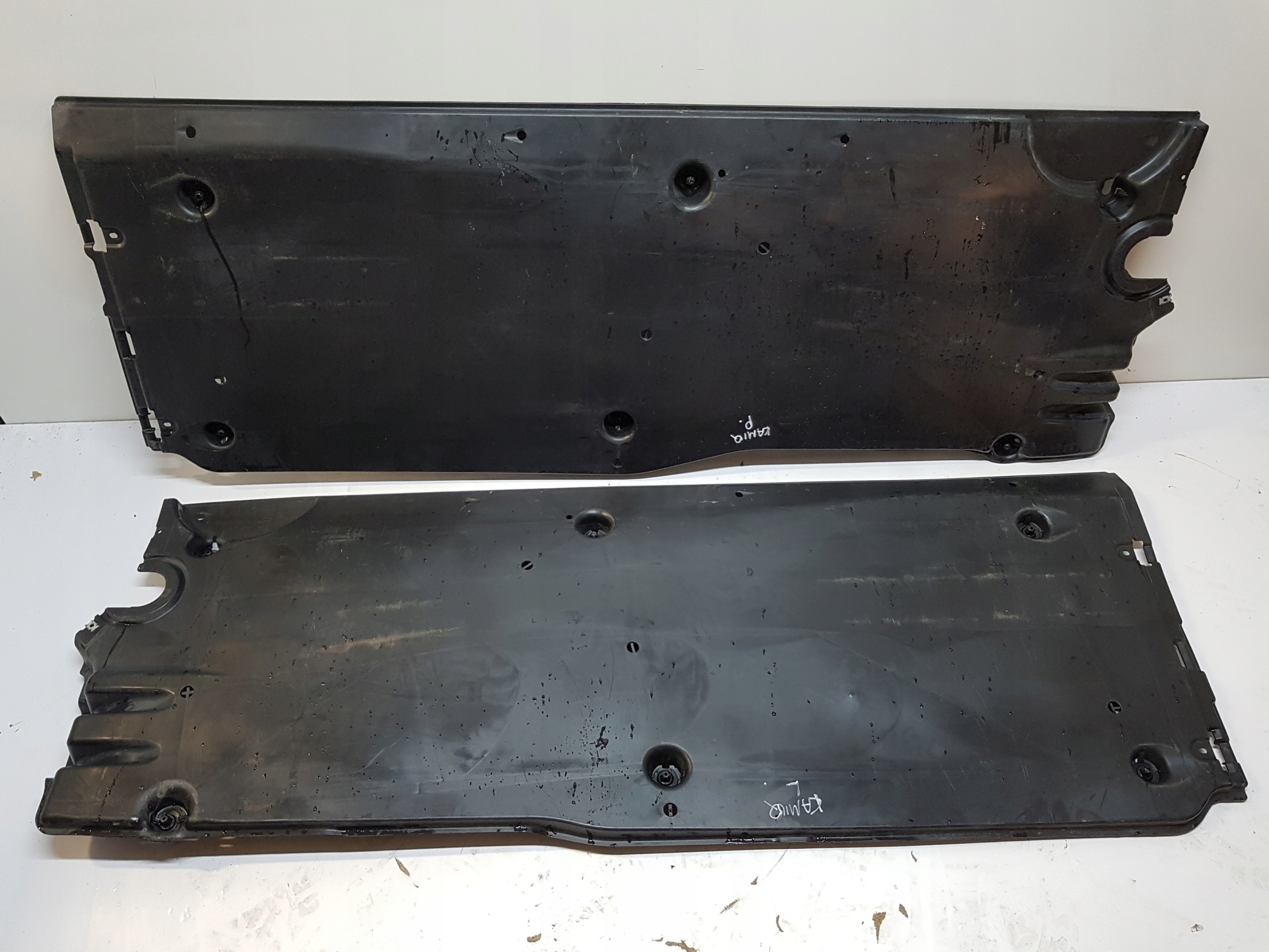 SKODA KAMIQ motor cover right 2Q0825202A