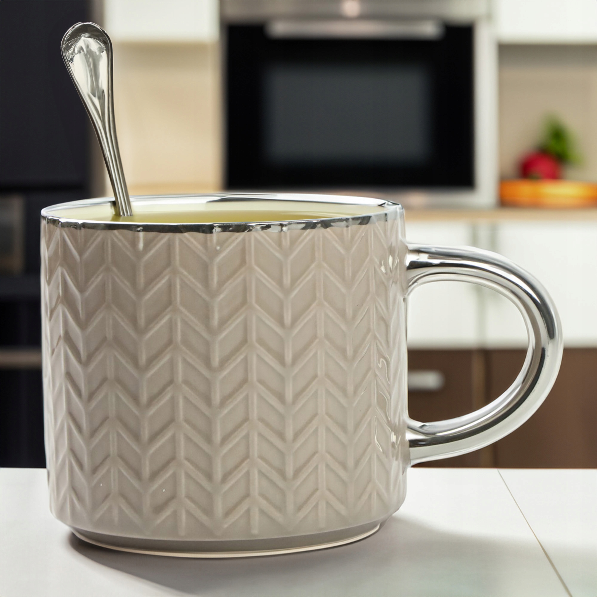 KUBEK PORCELANOWY DO KAWY HERBATY WZÓR SWETEREK 470ML ZE SREBRNYM UCHEM