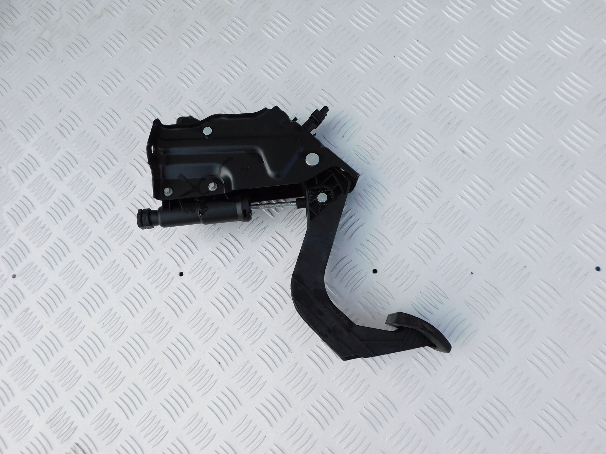 Mercedes Sprinter 906 VW Crafter pedal pumpa spojky komplet OEM