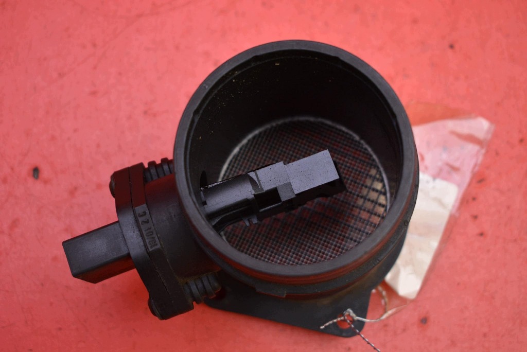 flow meter 06B133471A AUDI A4 B6 2.0 20V 130 KM 00-05