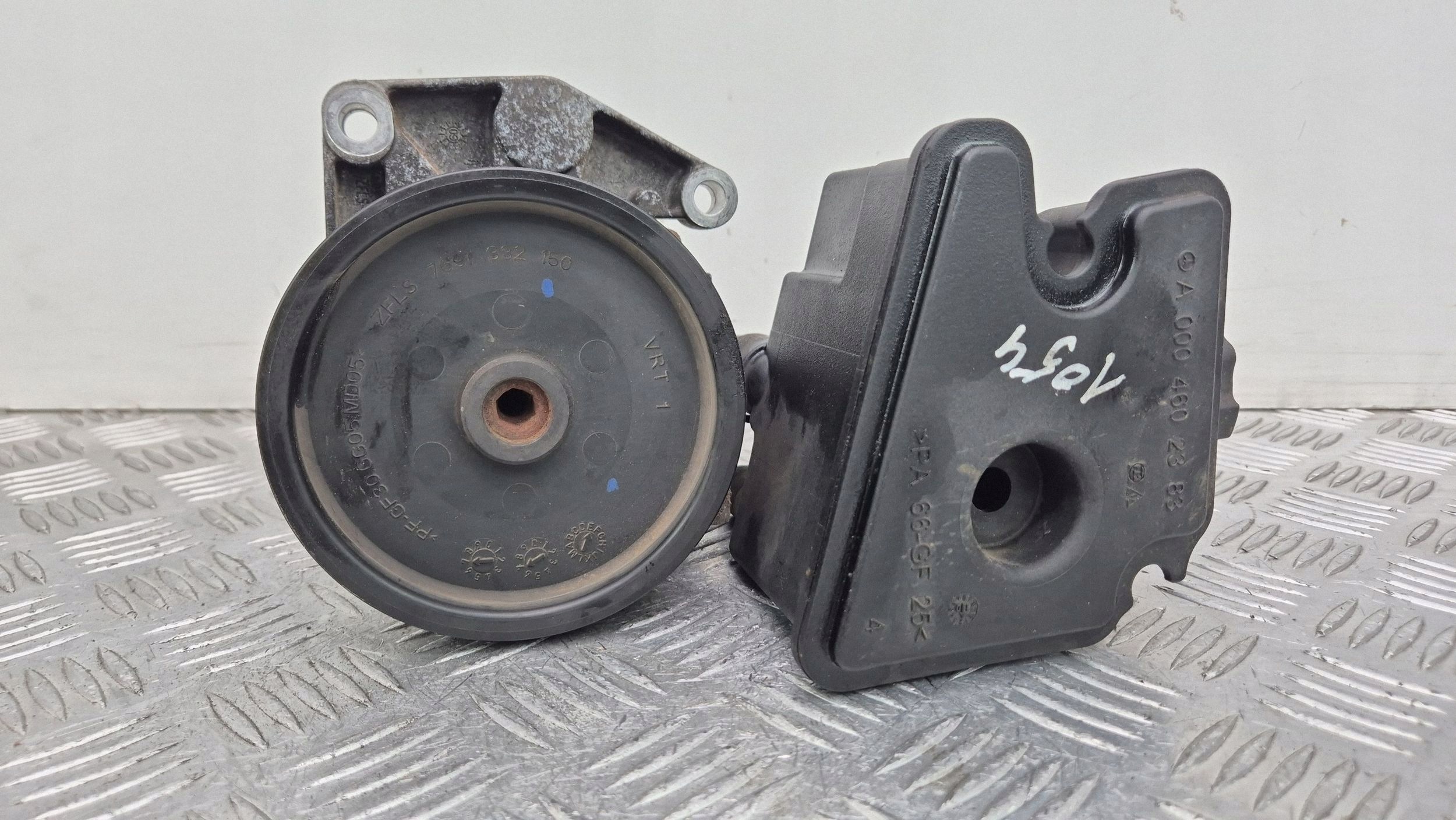 Mercedes E350 C207 W207 servo pump A0054668101