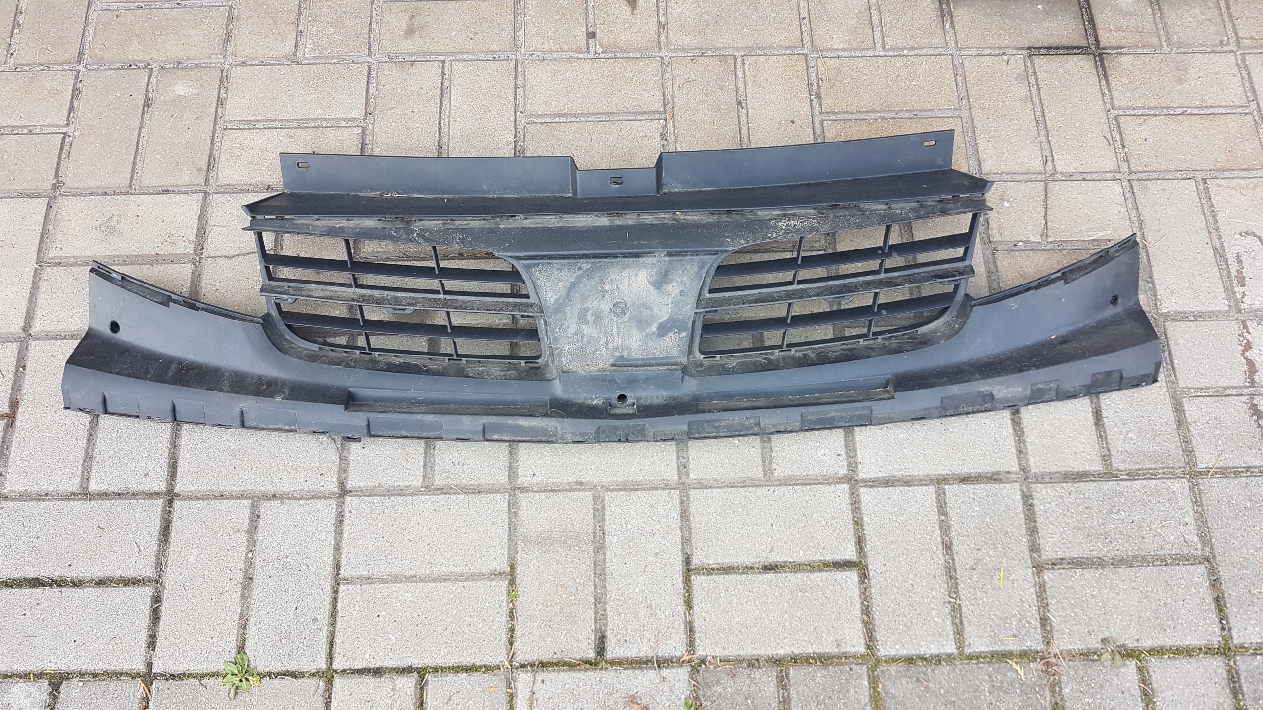 nissan PRIMASTAR 06-14 решетка радиатора