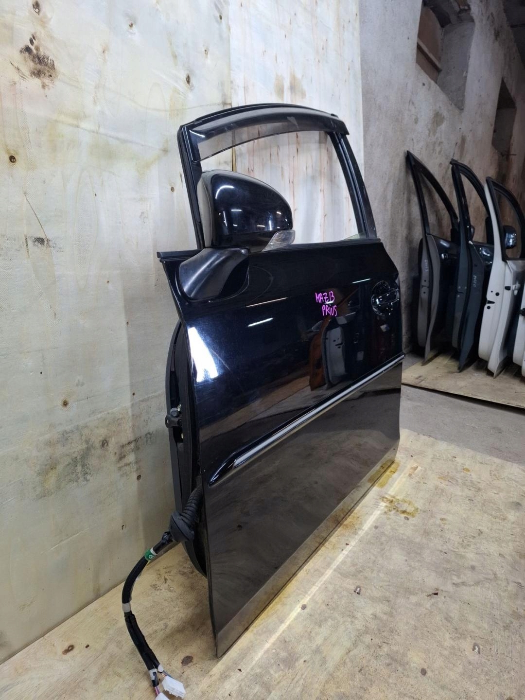door front left side Toyota Prius plus ZVW40 2012