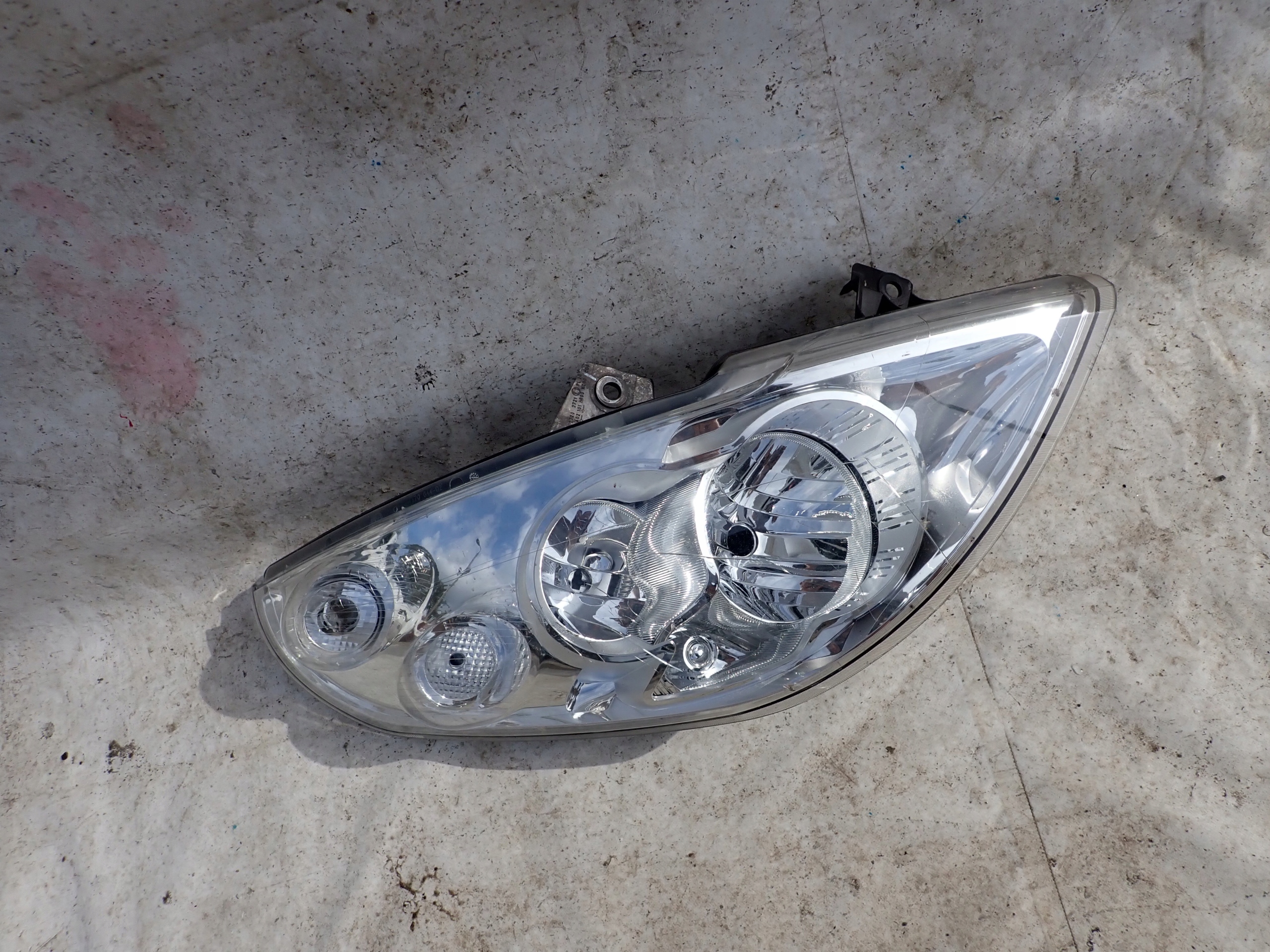 RENAULT MASTER III 10-19 PUSZKA light front right
