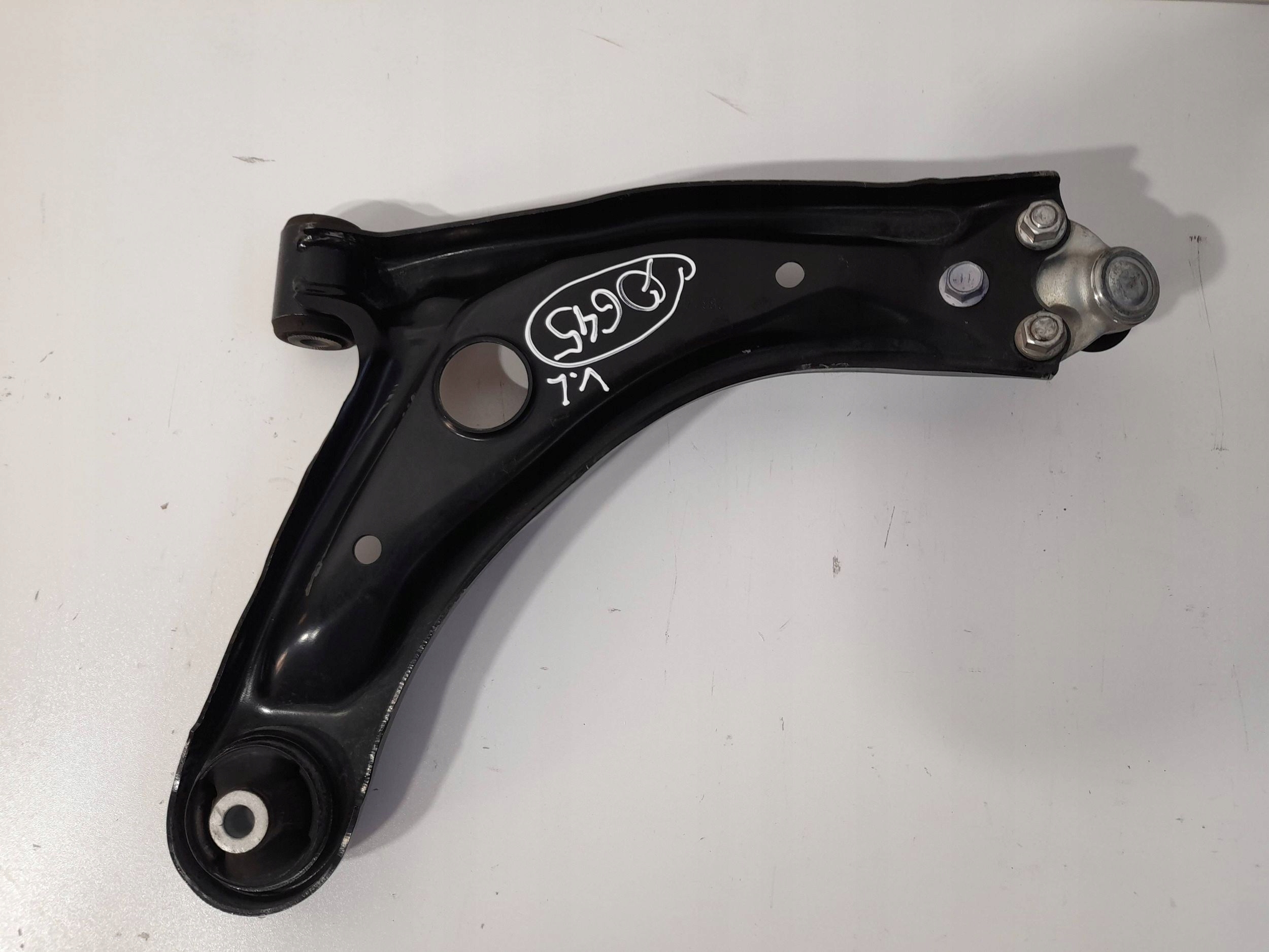 Toyota Aygo X arm front left 28B24L (Q645)