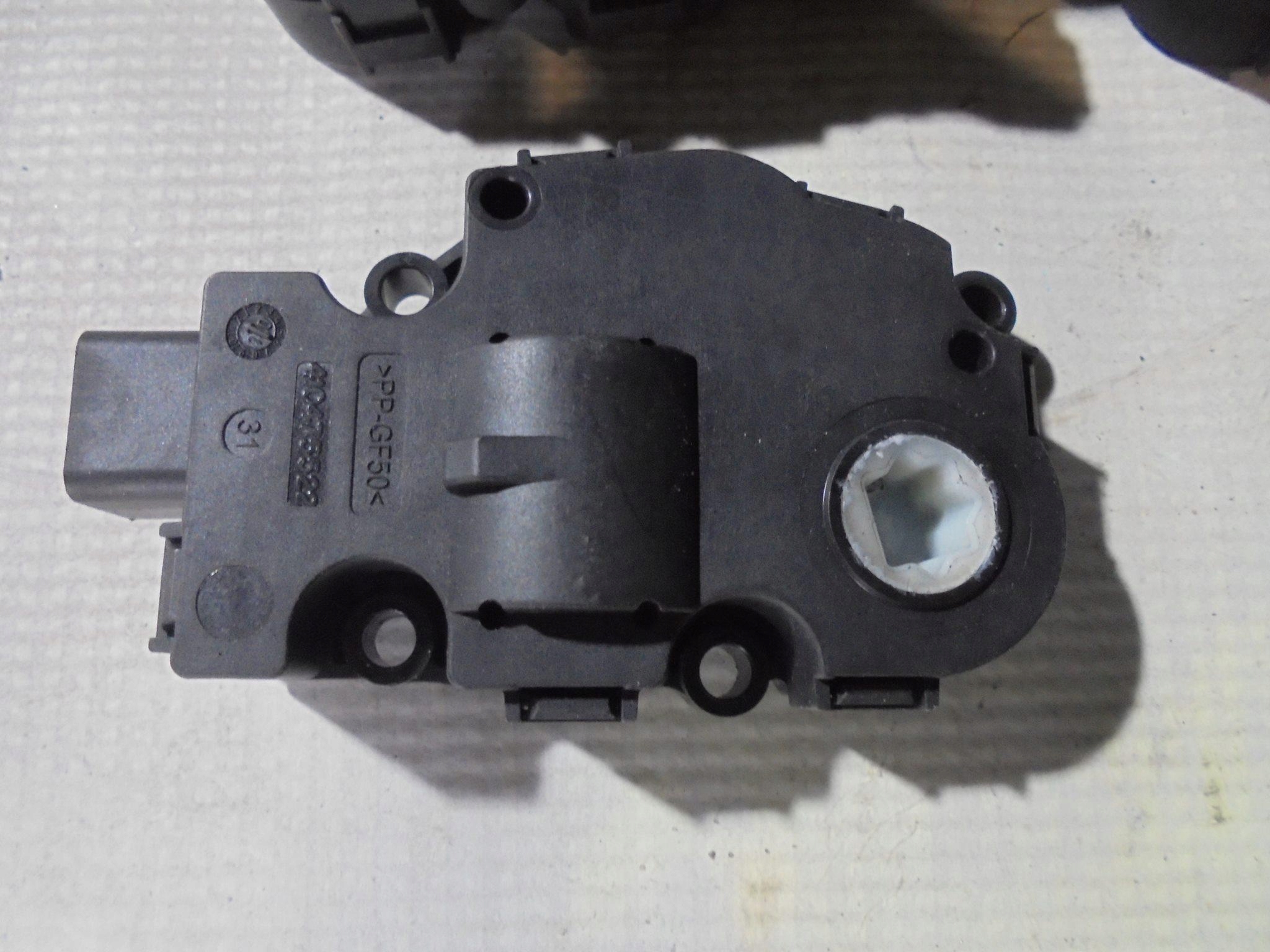 SILNICZEK NAGRZEWNICY BMW X3 F25 2.0D XDRIVE 2011 Marka BMW