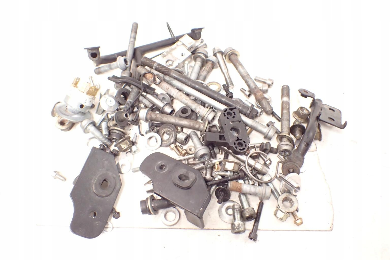 128597-1111 - Triumph Speed Triple 1050 05-10 болт з розбиранням