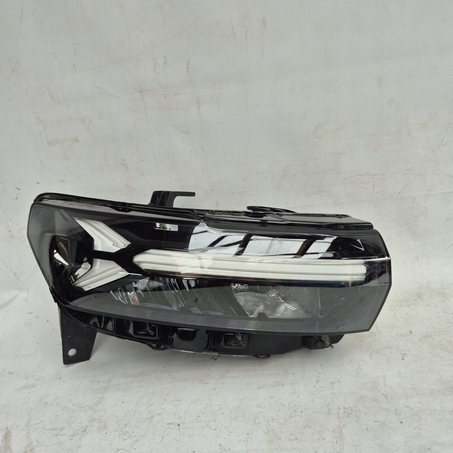 DACIA DUSTER III 24- light right front front FULL LED 260107725R
