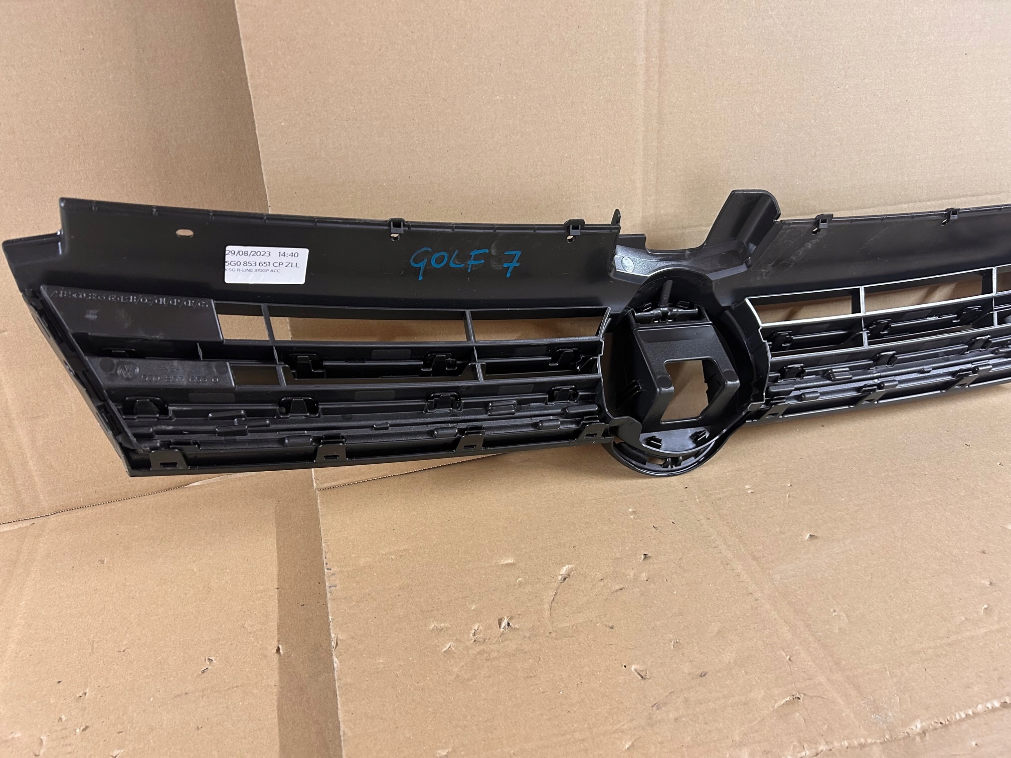 VW Golf V Kühlergrill FRONTGRILL Kühlergitter 5G0853651CP - Thumbnail 6