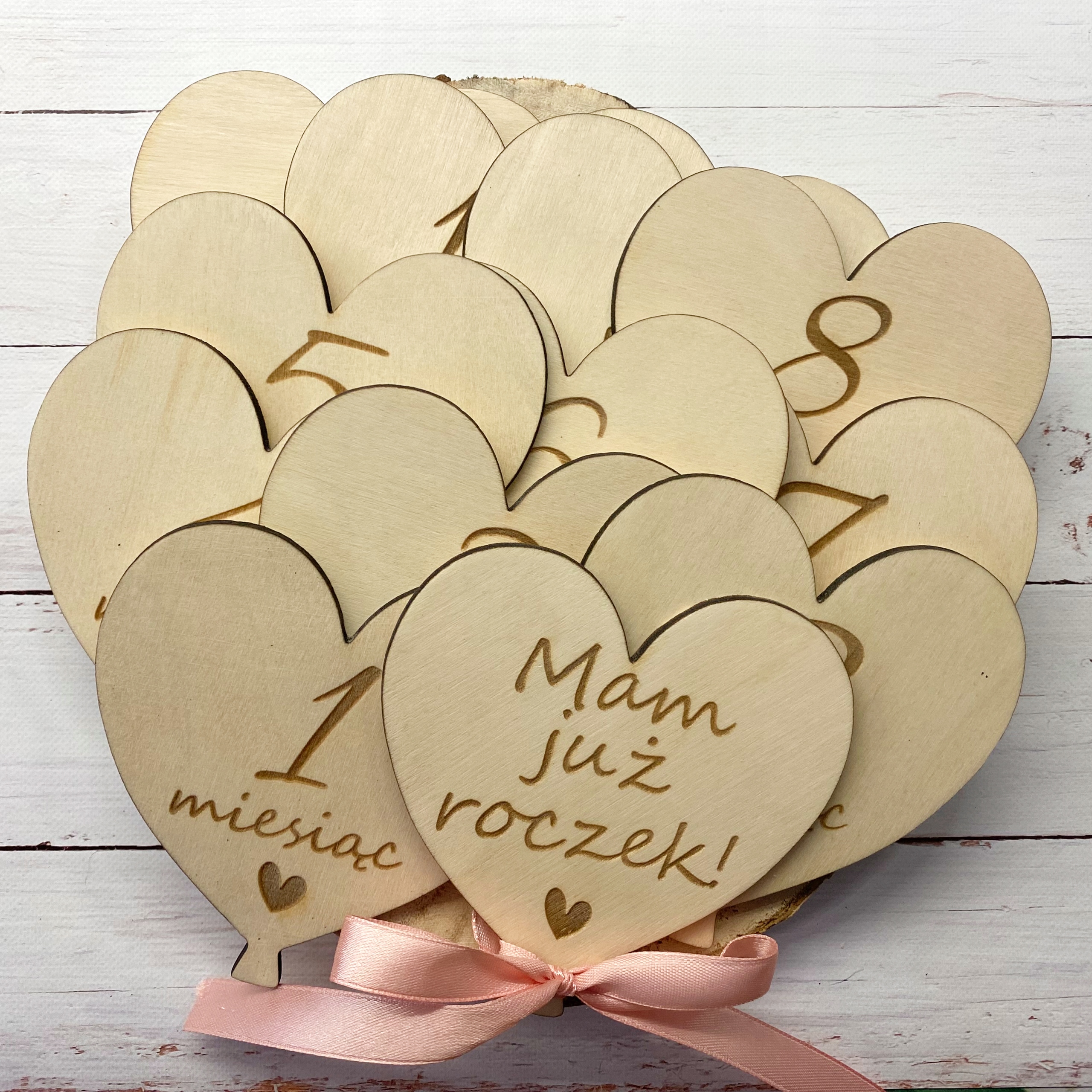 DREWNIANE TABLICZKI KARTY DO ZDJĘĆ DZIECKA SERCA Szerokość produktu 10 cm