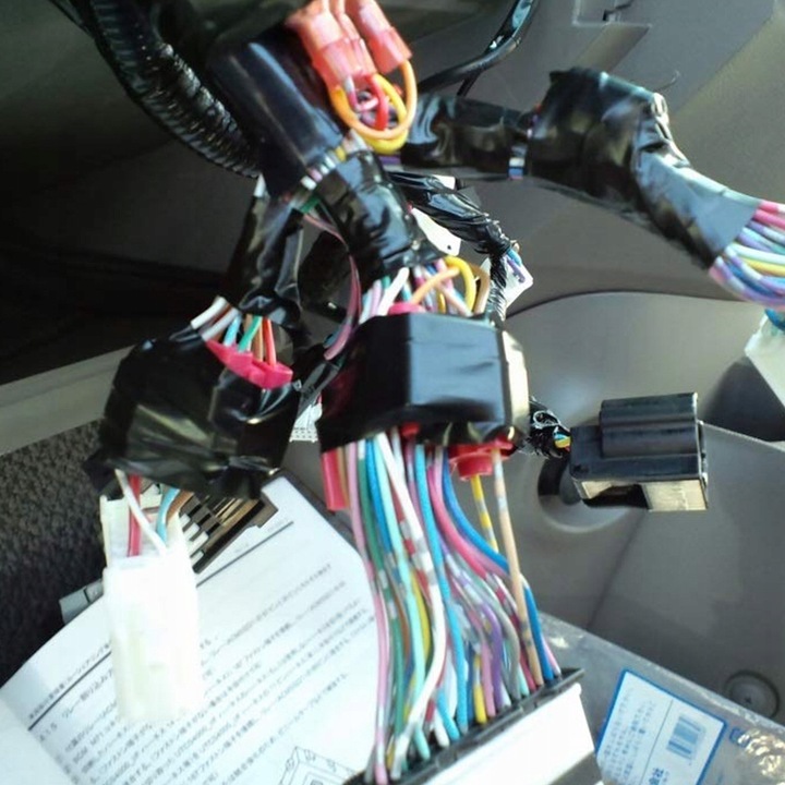 TAŚMA IZOLACYJNA IZOLACJA PVC CZARNA MOCNA WODOODPORNA WYTRZYMAŁA 18M Rodzaj taśma z PCV/PVC