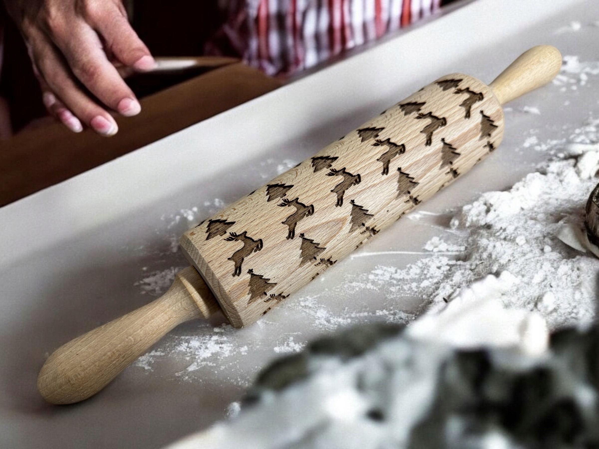 ŚWIĄTECZNY DREWNIANY WAŁEK DO CIASTEK STRUKTURALNY WZORKI CHOINKI RENIFERY Rodzaj wałek