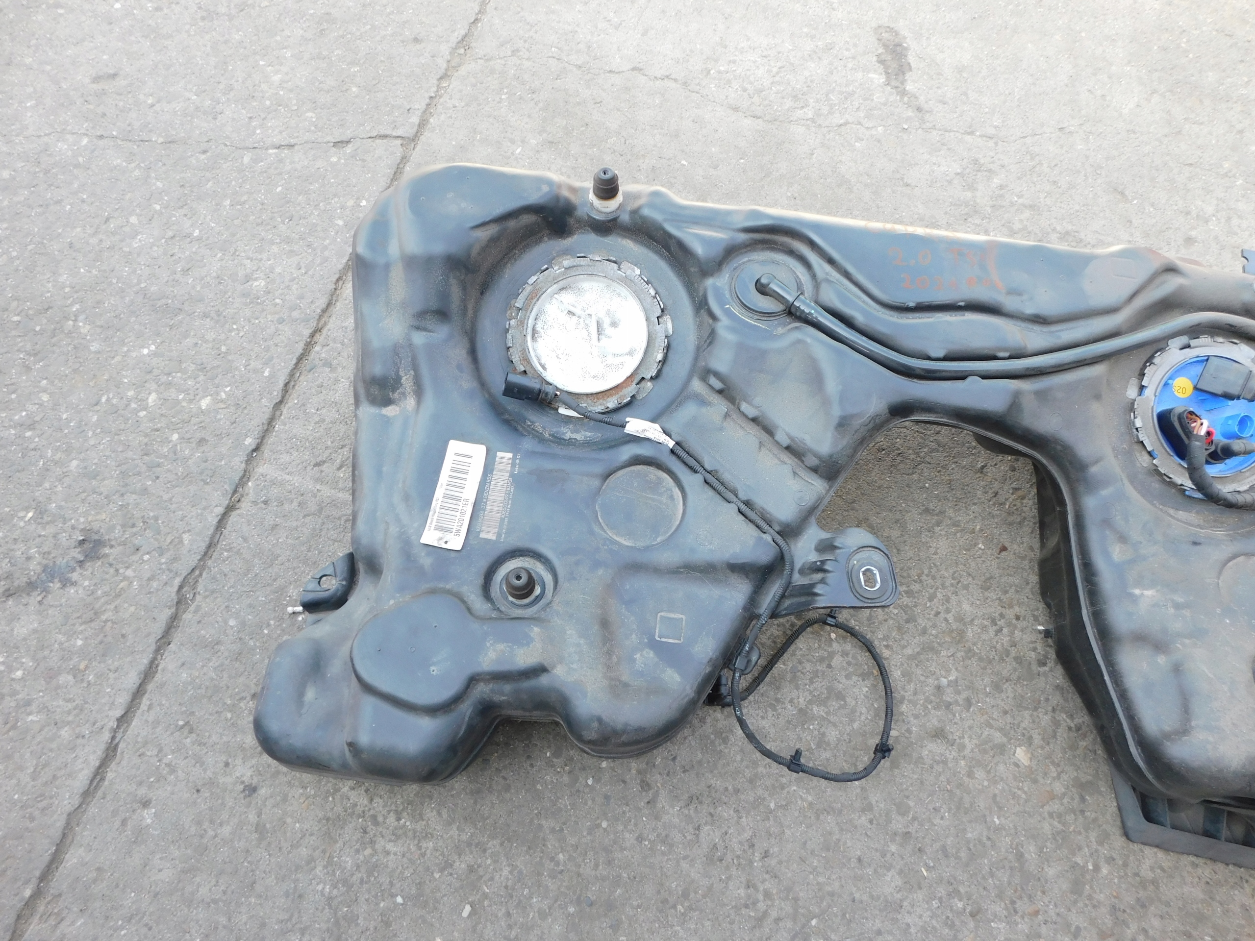 Cupra Formentor 2.0 tank 5WA201021ER 5Q020103