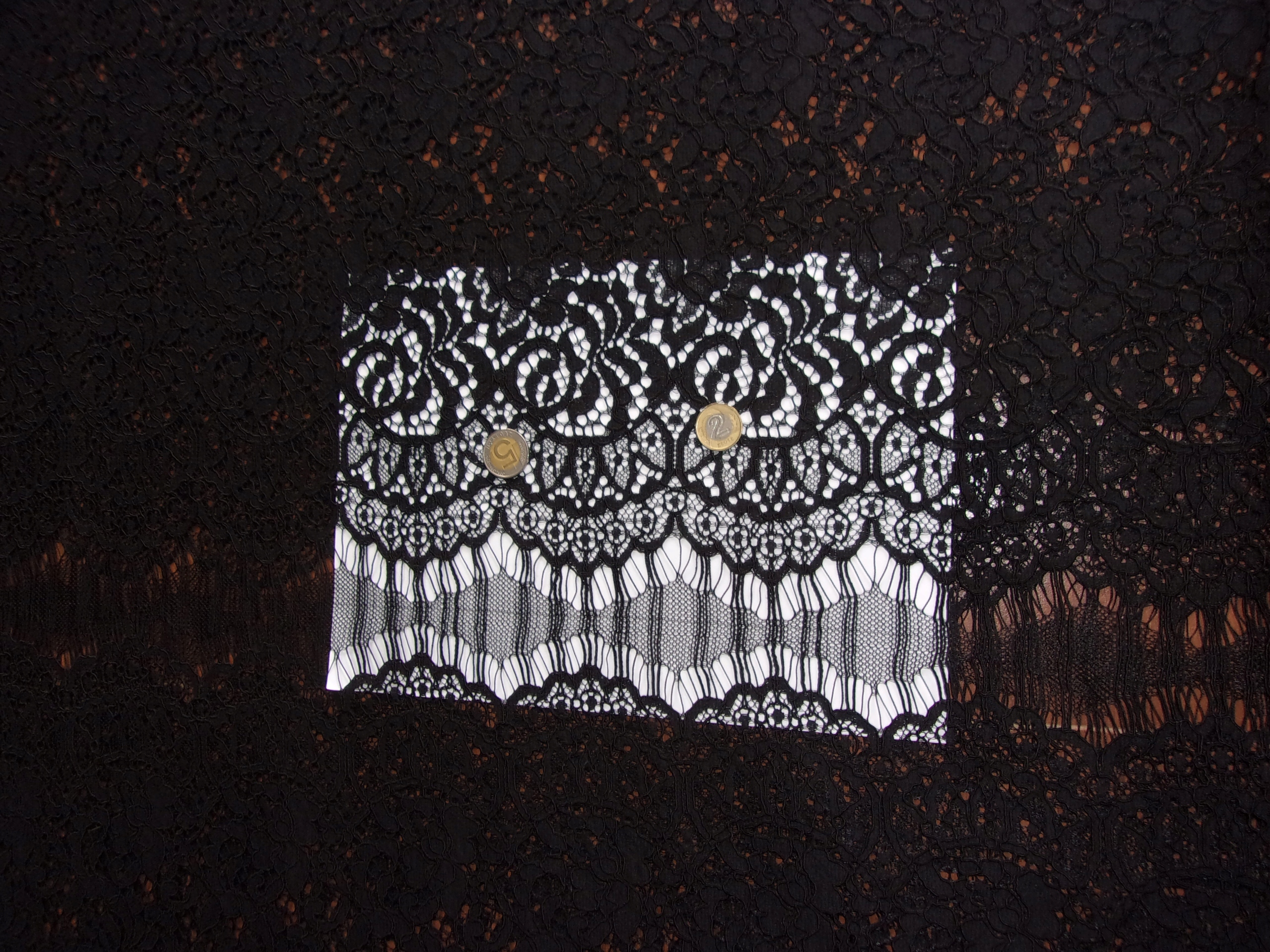 italská černá bavlněná krajka report