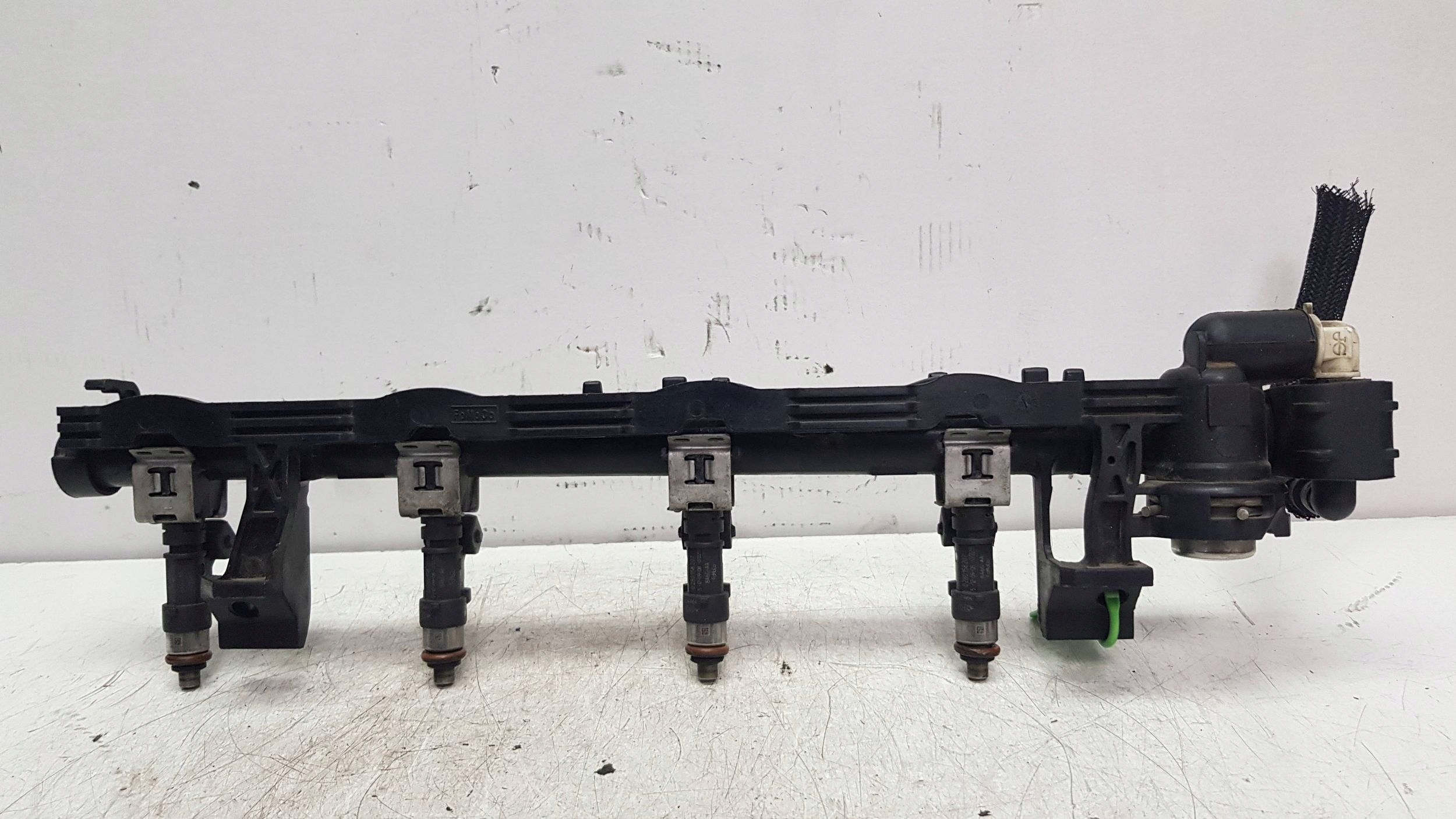 Rampe injection Injecteurs 8A6G-9H487-AA FORD FIESTA MK7 1.25B