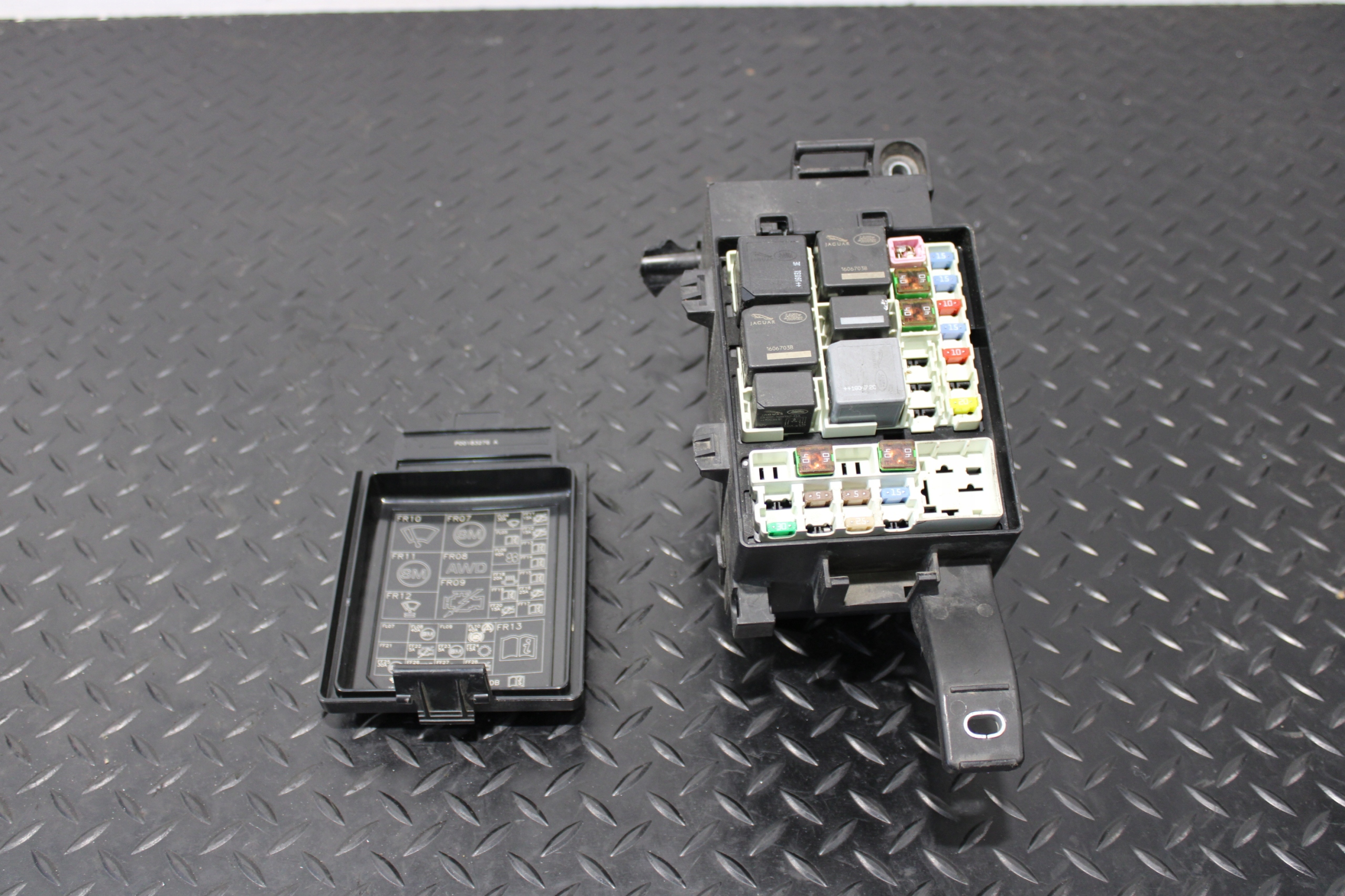 Module fusibles Boîte JAGUAR F-PACE X761
