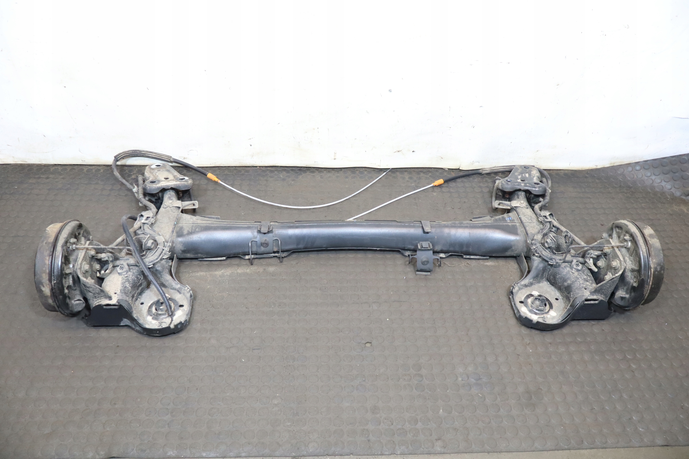 BELKA ZAWIESZENIA TYLNA PEUGEOT 208 II