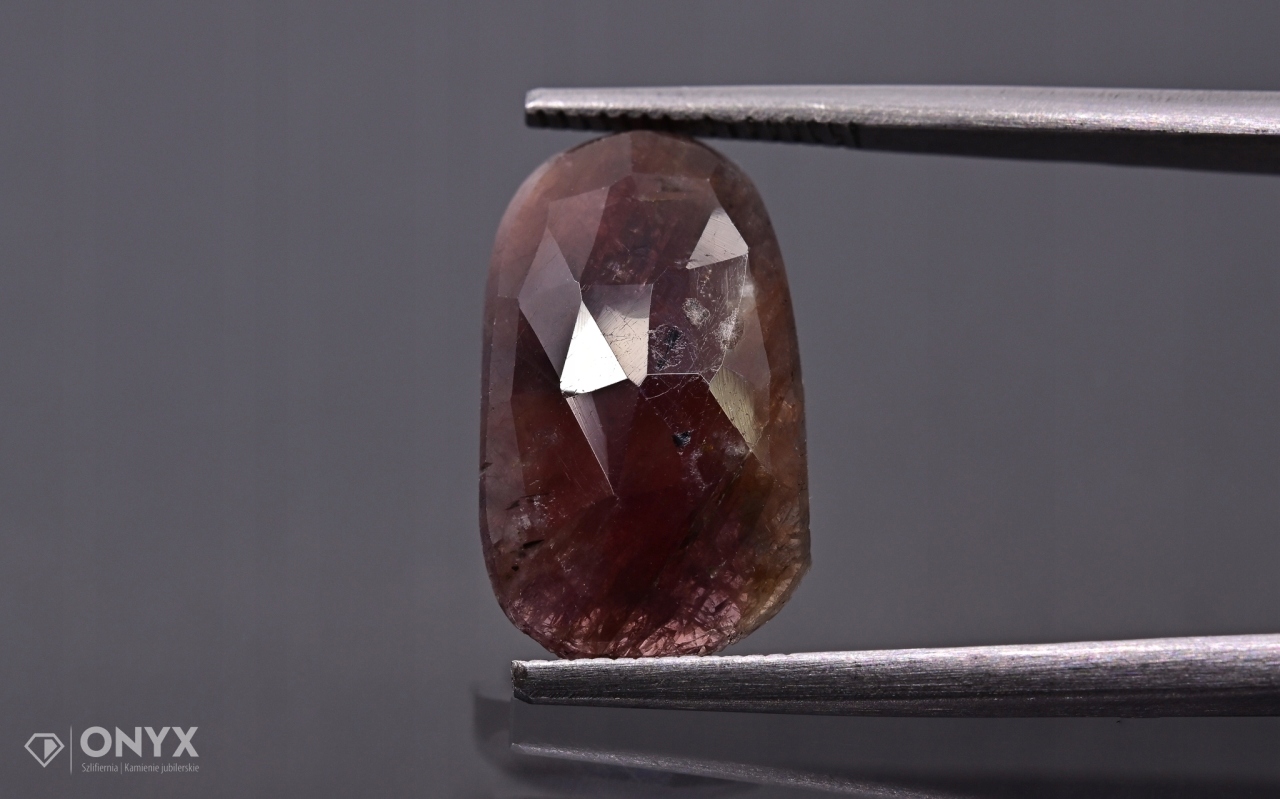 Safír fasetovaná nepravidelná rozeta 16x9,5 mm