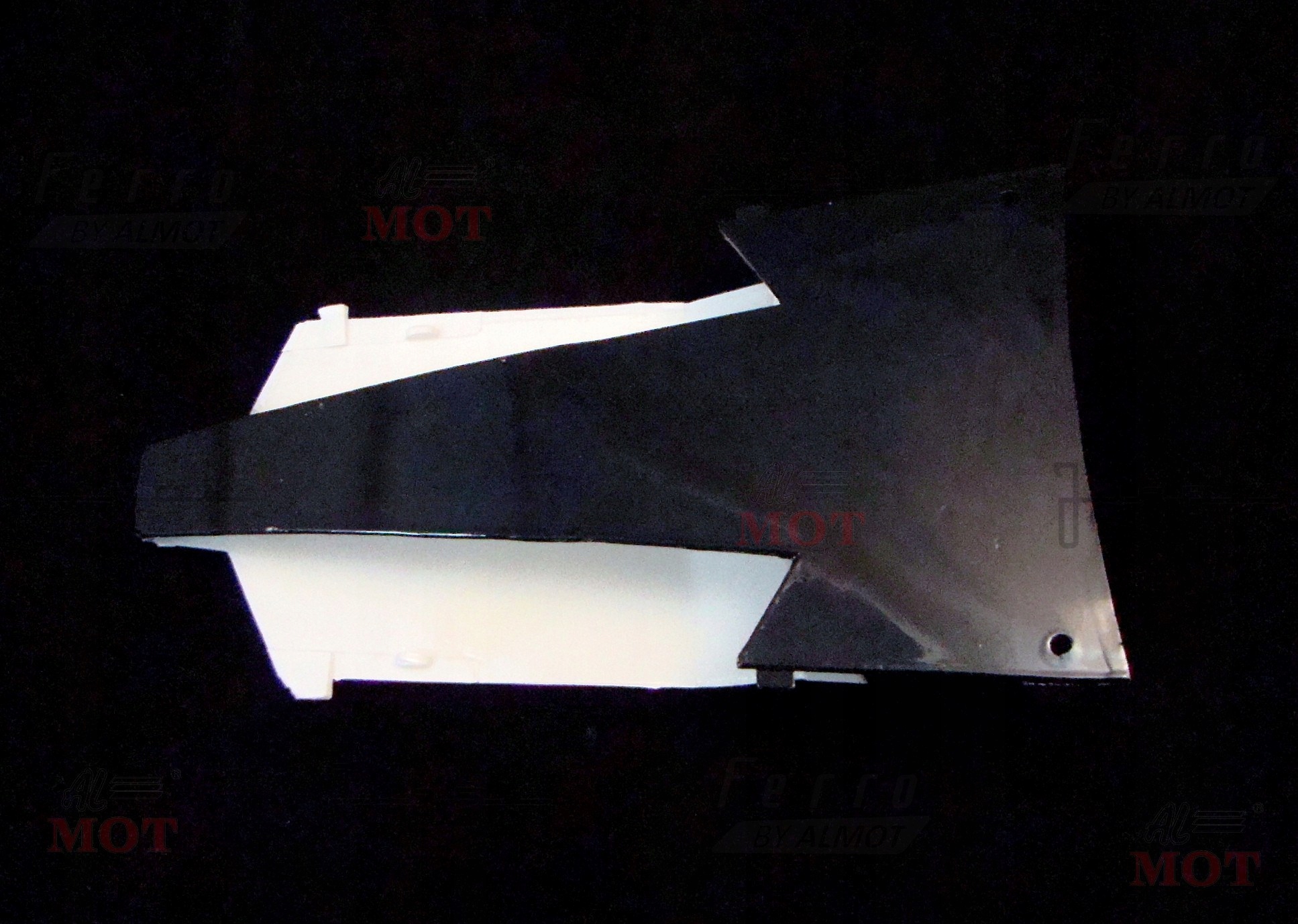 Junak 901 SPORT/122 Sport Osłona Lampy Tył Biała