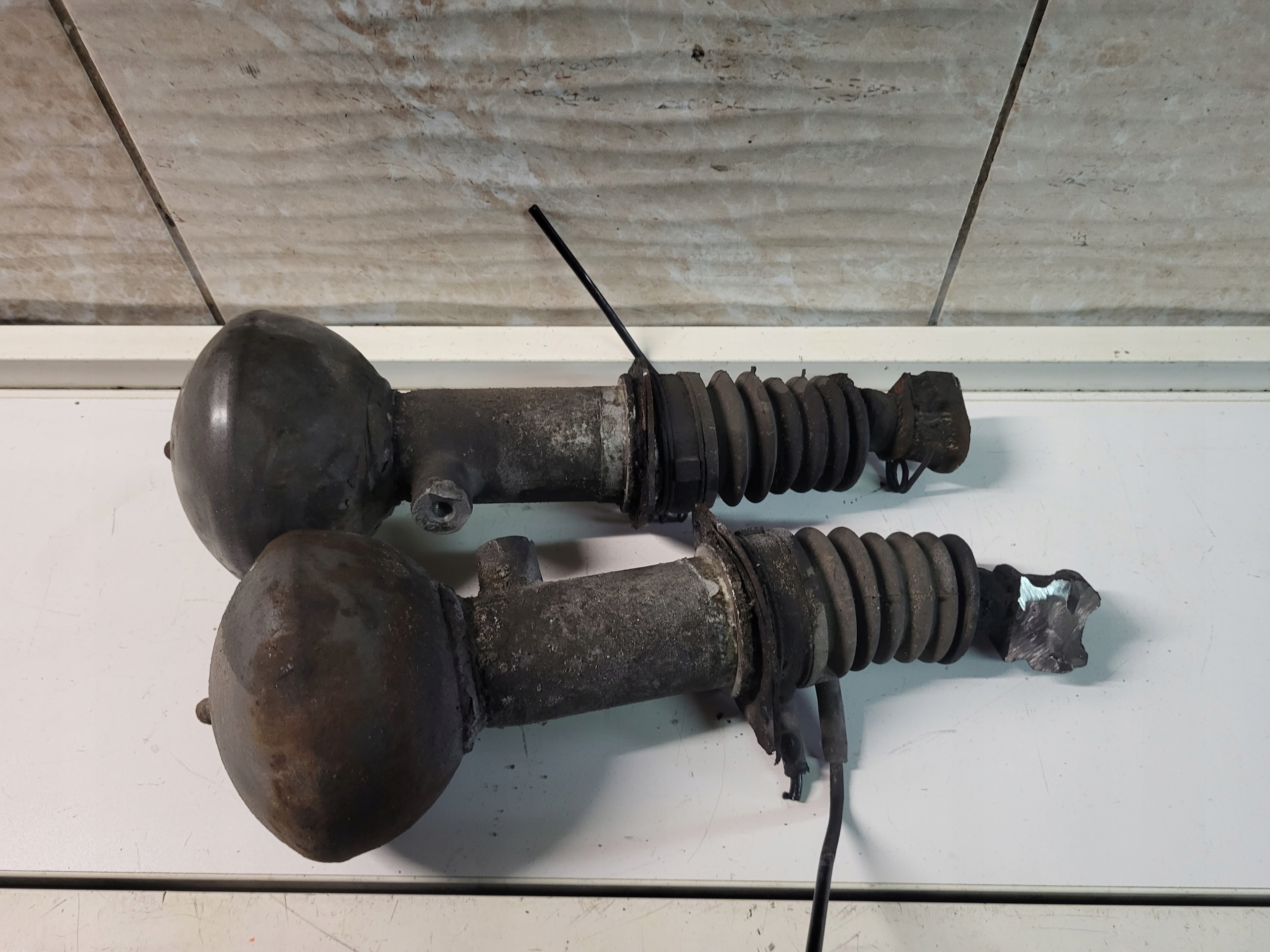 SIŁOWNIK ZAWIESZENIA TYŁ CITROEN C5 II 04-08