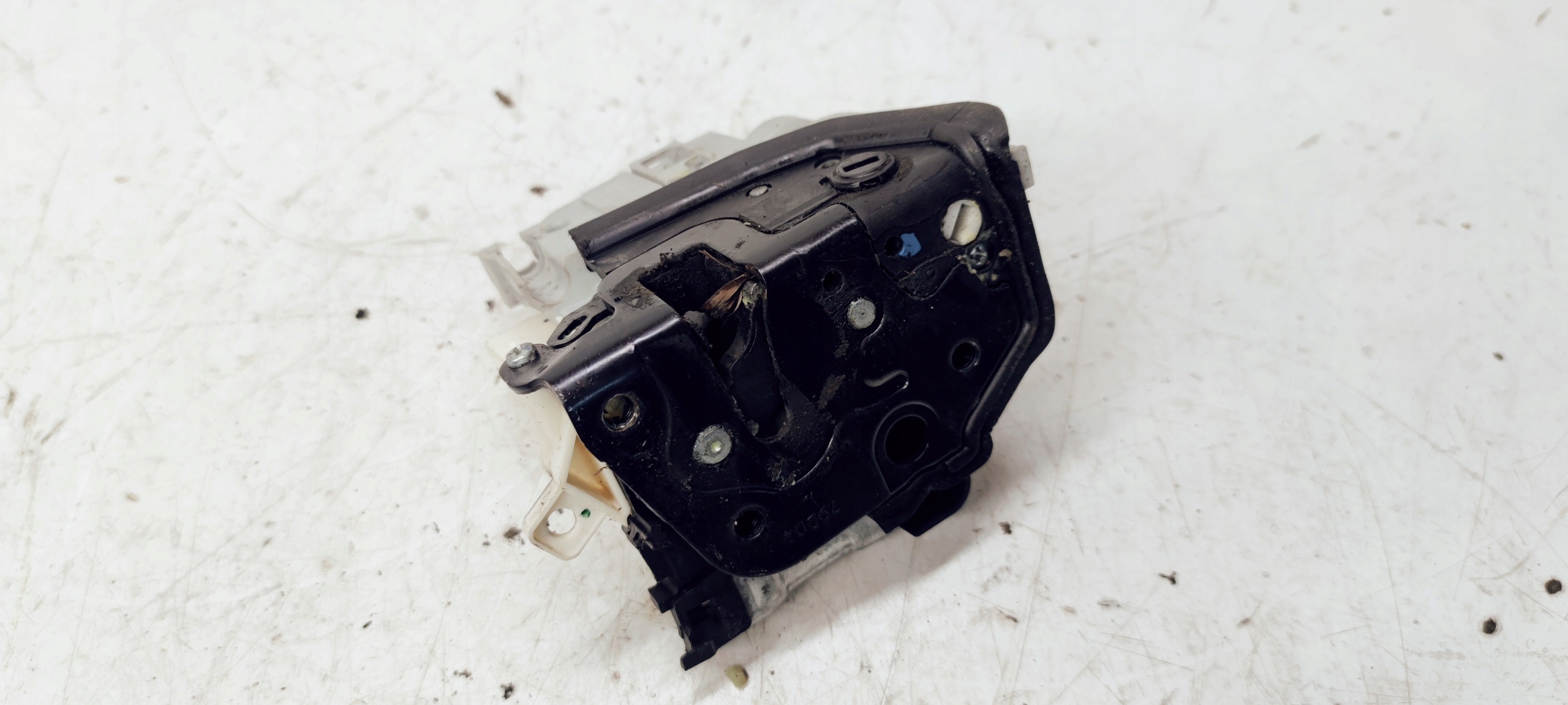 lock door left rear part AUDI A1 8X0839016C 6 PIN