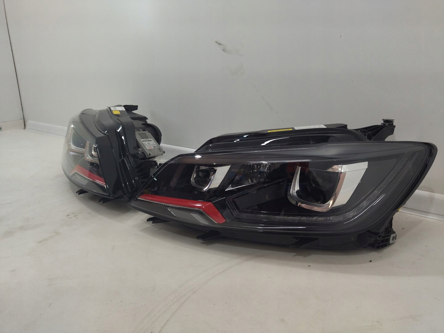 5GD941033A 5GD941034A KOMPLET LAMP PRZÓD LED VW LAMANDO GTS Typ samochodu Samochody osobowe