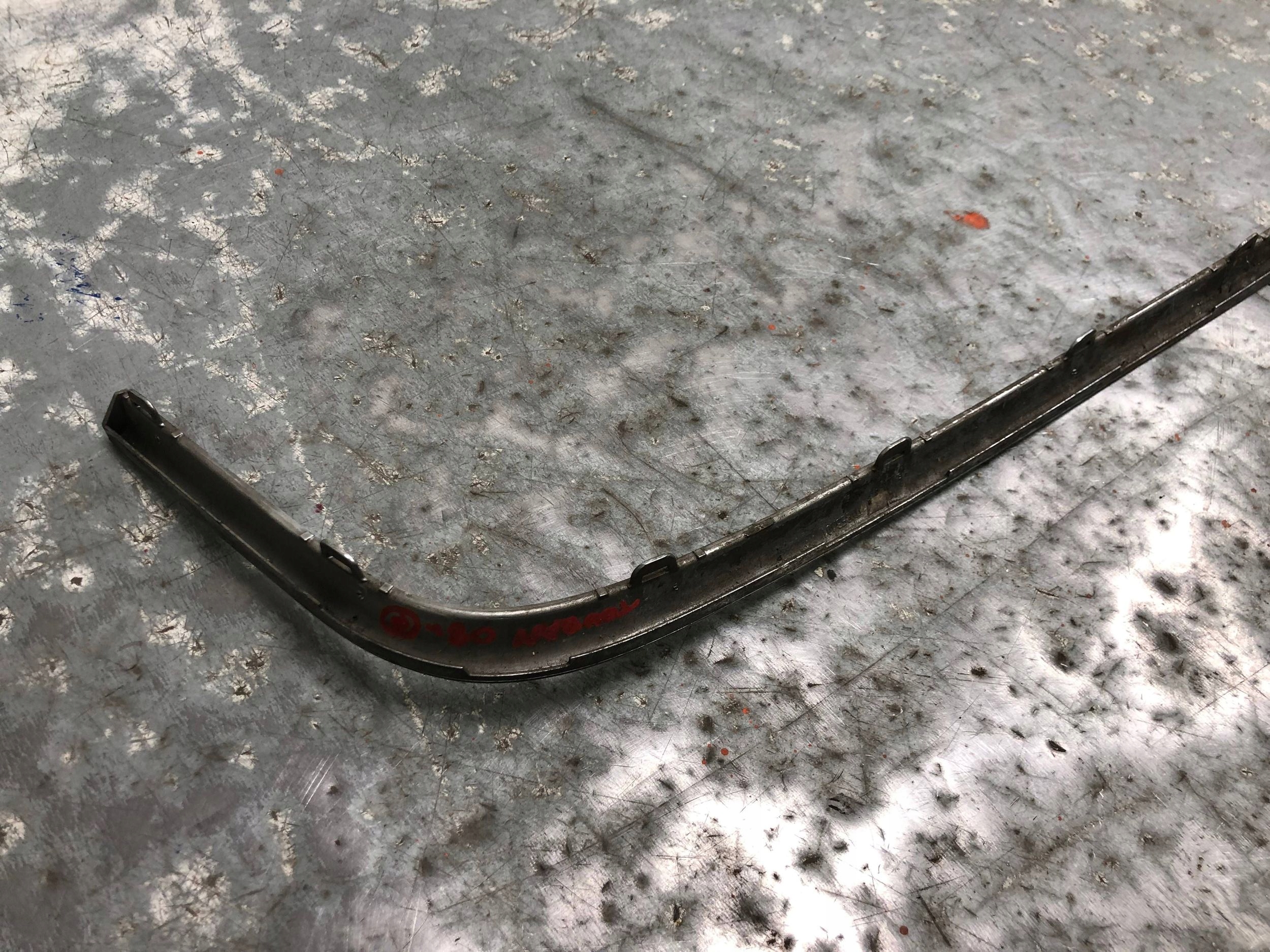 lišta CHROM nárazníku předek VW TOURAN 1T0853101