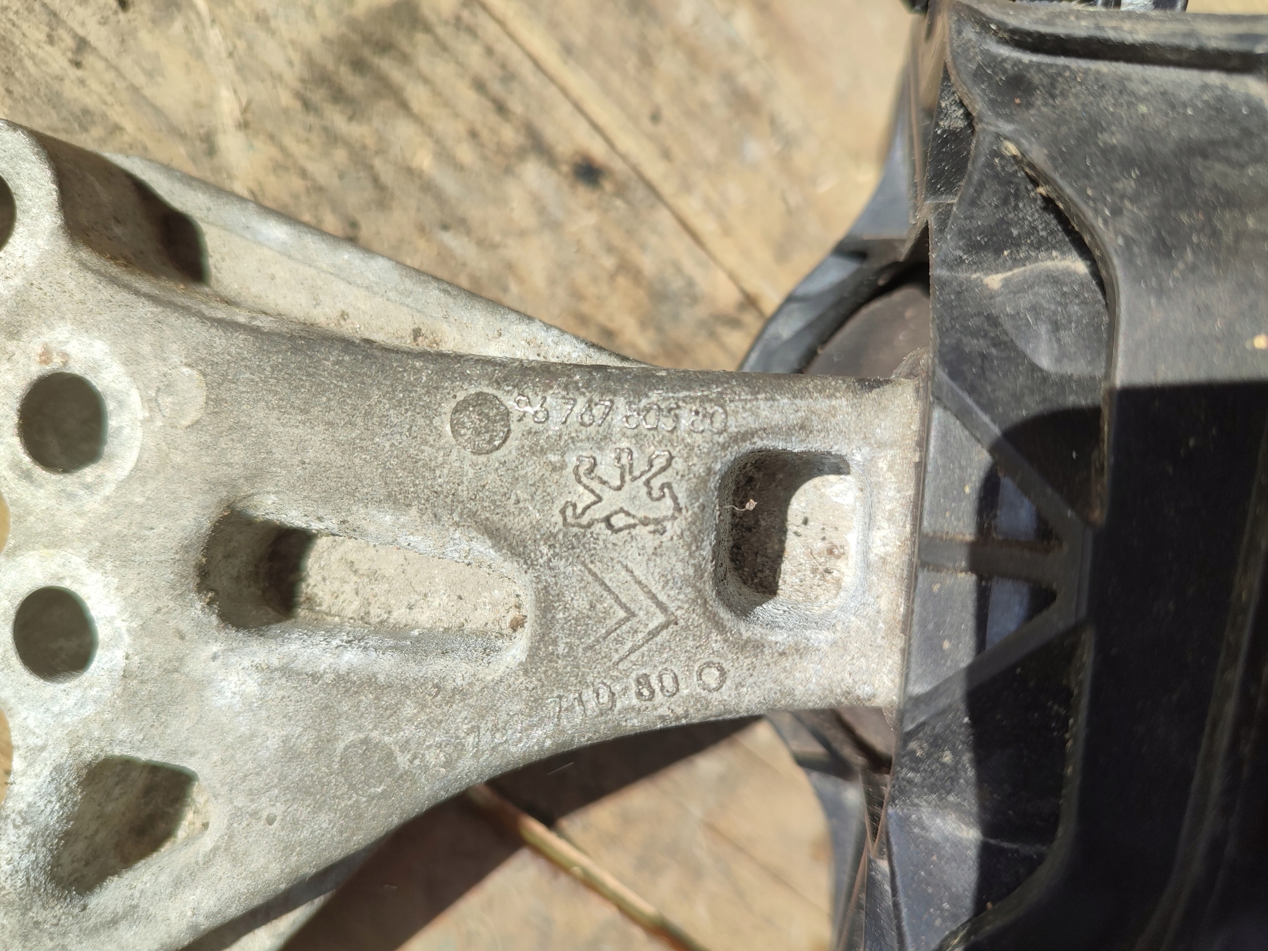 holder engine mount PEUGEOT 208 and 9676780580
