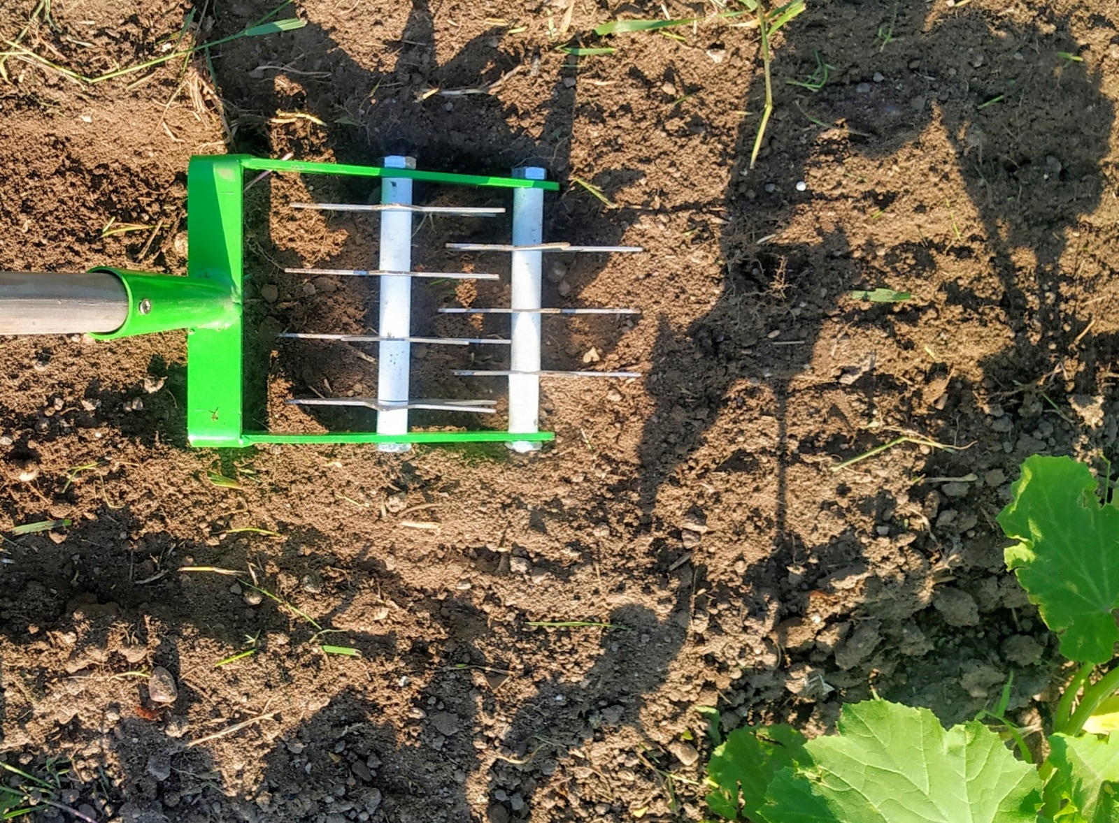 KULTYWATOR SPULCHNIACZ OBROTOWY Z PODCINACZEM Długość narzędzia 30 cm