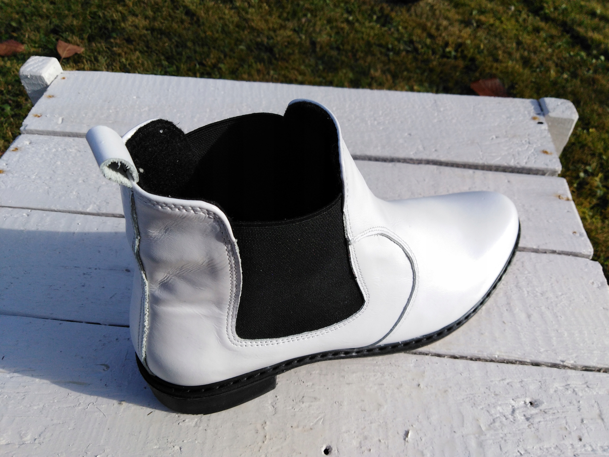 43 BIAŁE BOTKI DAMSKIE SKÓRZANE NA PŁASKIM OBCASIE OCIEPLANE SZTYBLETY Kolor biały