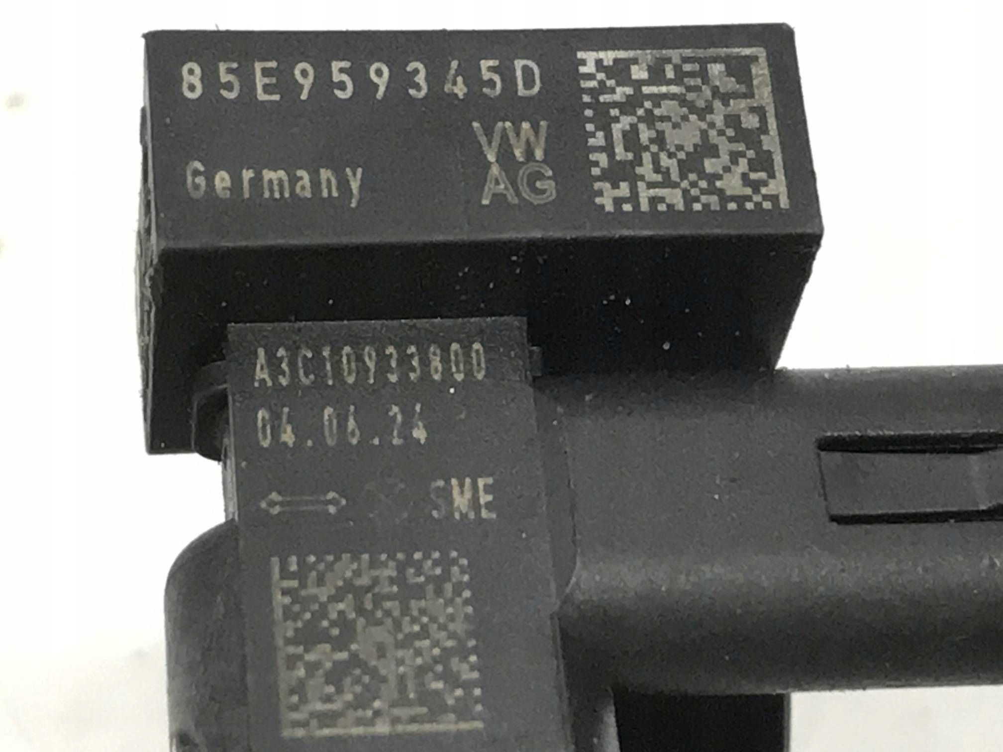 датчик удара переднего AIR vw Audi SKODA 85E959345D