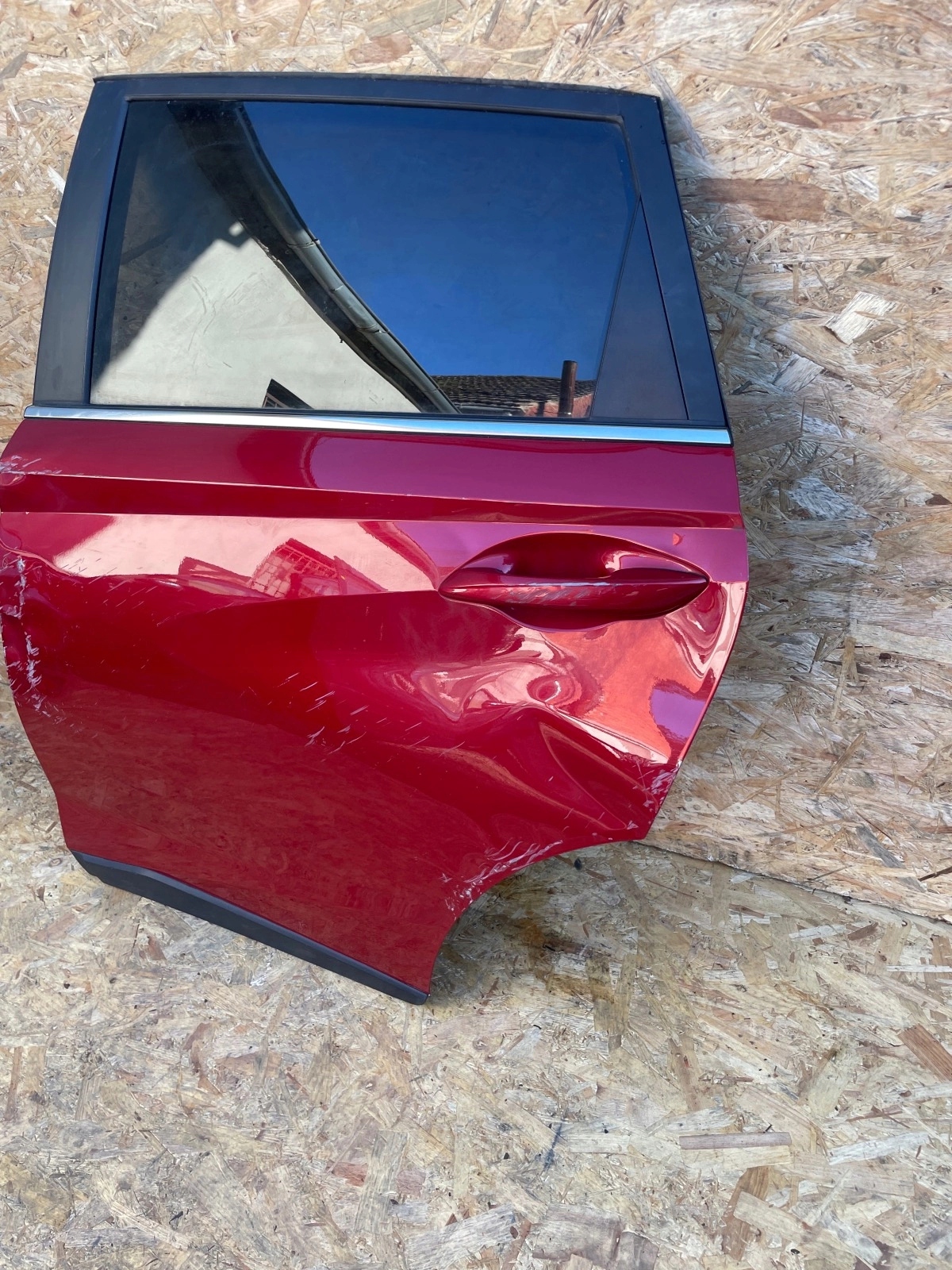 damaged door rear part rear. left Hyundai Bayon red