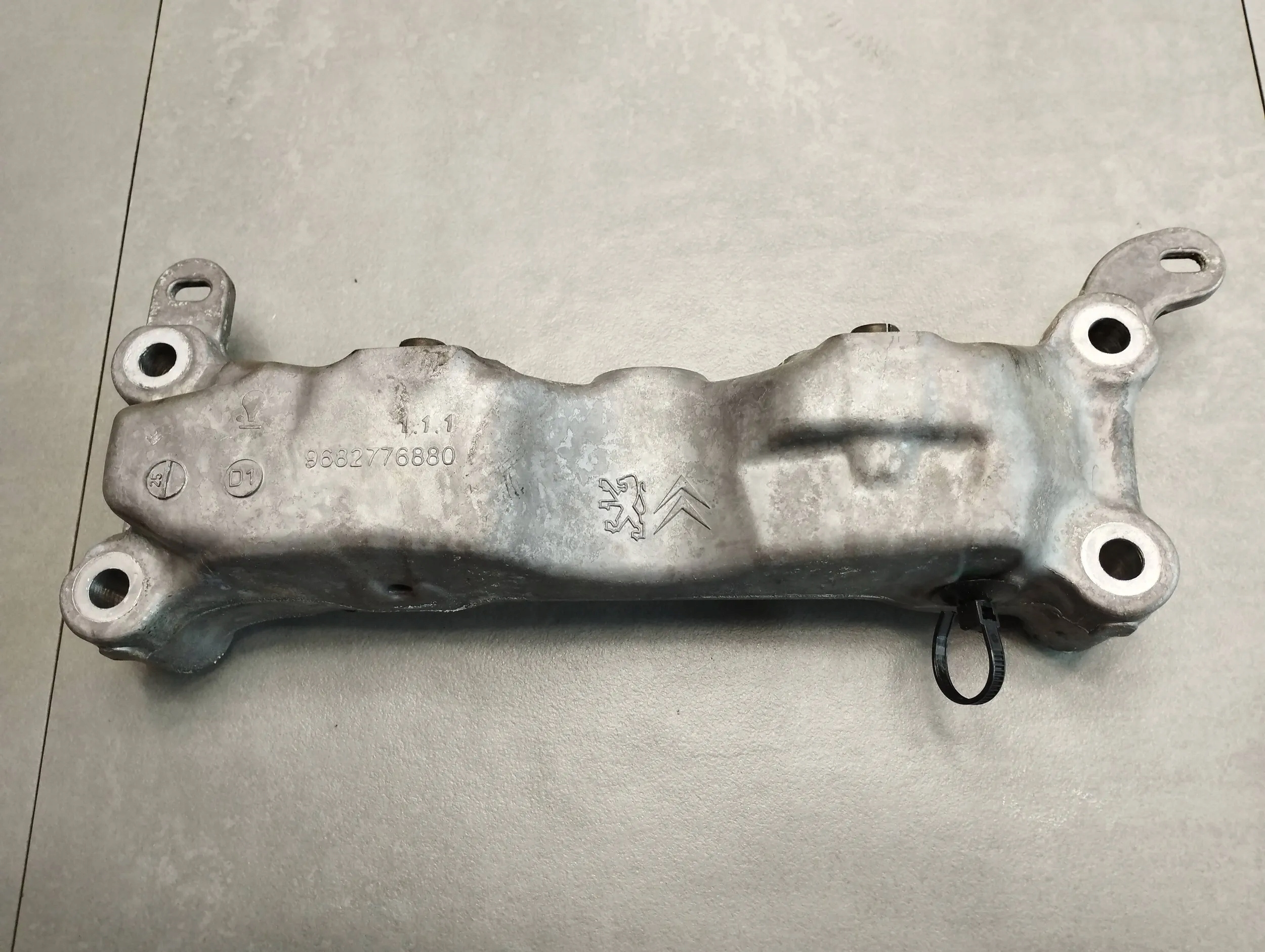 Peugeot 508 holder engine mount 9682776880