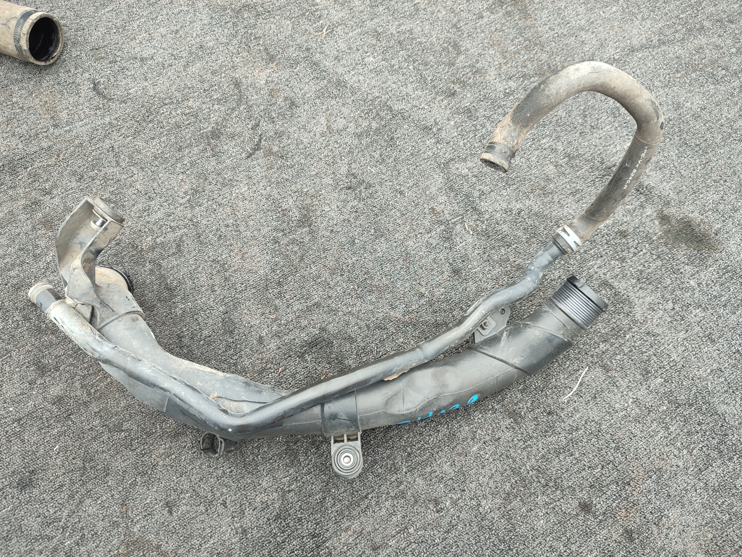 prijenos cijev crijevo interkulera AUDI A3 1.6 TDI 1K0145840AE