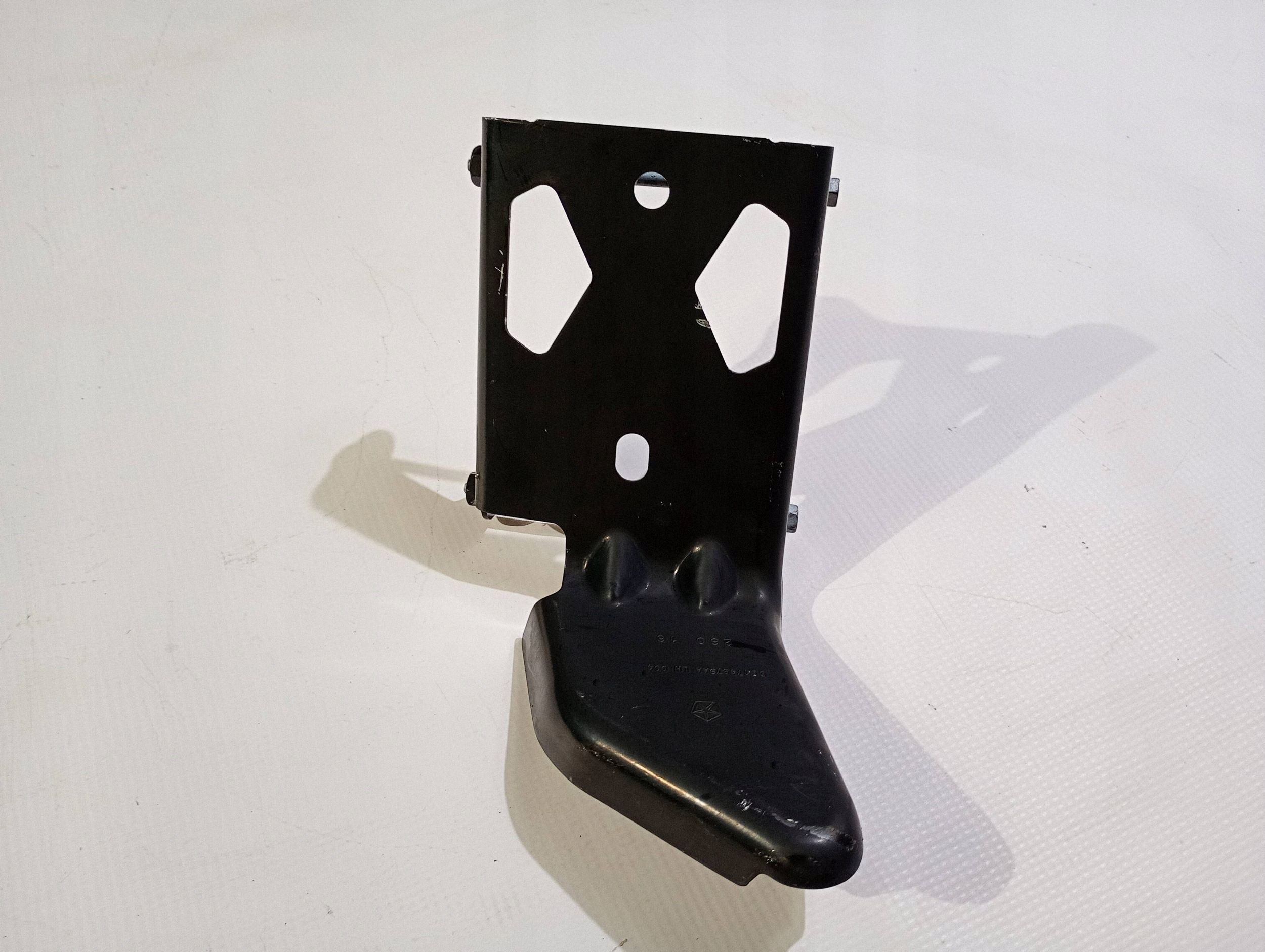 holder bracket kiel siders of a bumper left side Dodge Challenger 2015