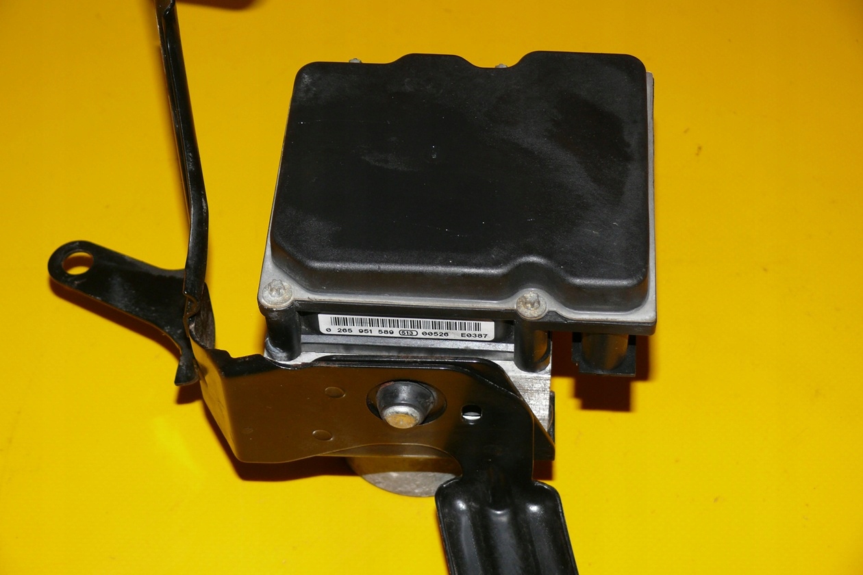 pump ABS control unit SUBARU IMPREZA III 3 XV 2.0D 150KM EE20Z 27536FG041