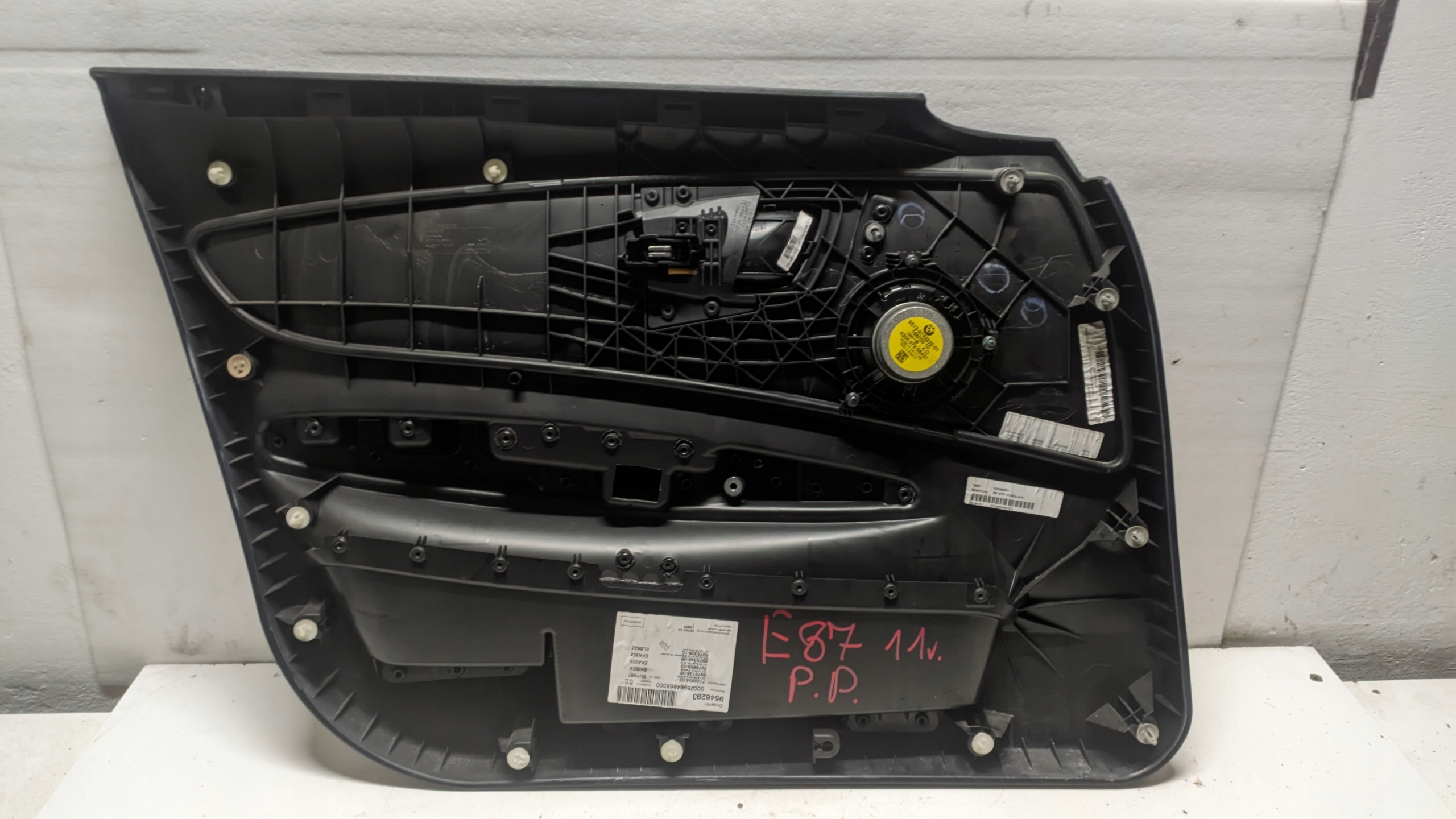 BMW E87 2.0D 11R side door right front