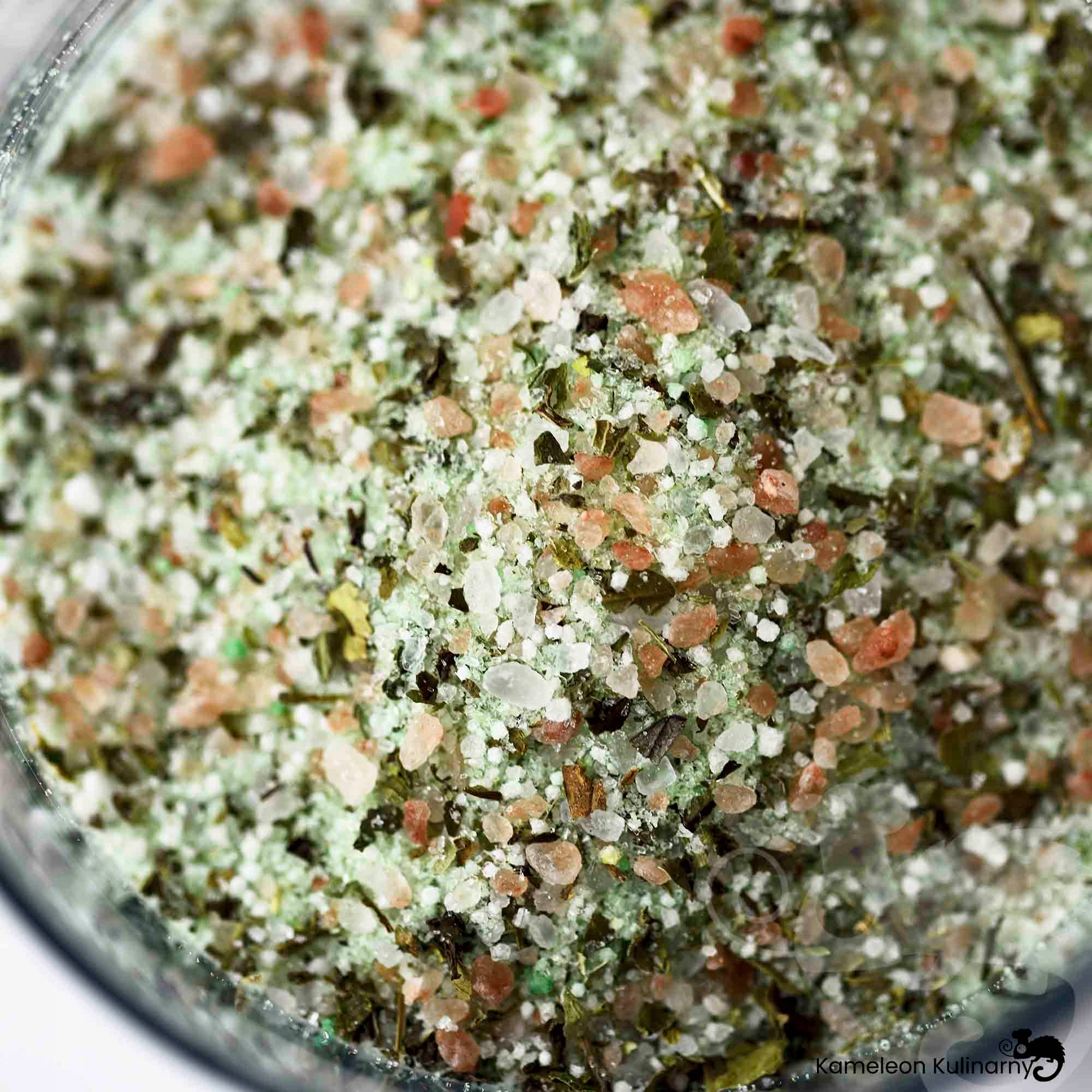 ZIOŁOWO-EUKALIPTUSOWA SÓL DO KĄPIELI ziołowa 200g Rodzaj sól