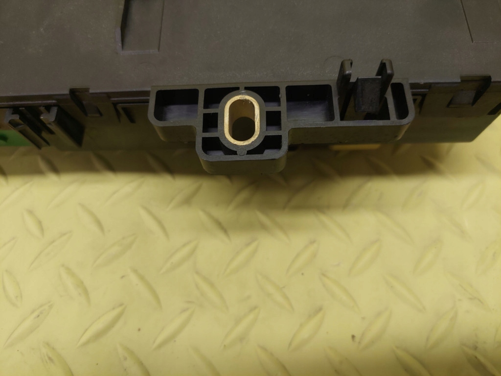 OPEL ASTRA H 1.8 16V Module fusibles 13115937