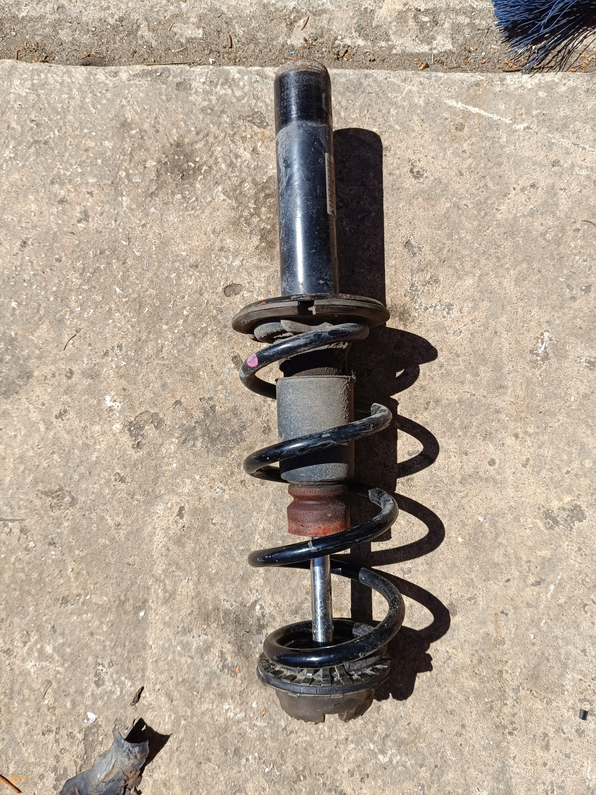 shock absorber front AUDI A4 B8 A5 8T 2.0 TFSI 8T0413031L