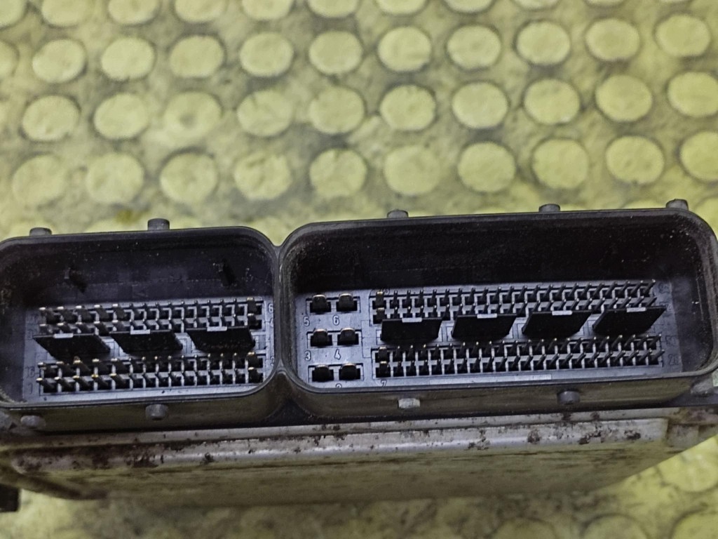 OPEL ASTRA H 1.7 D control unit of the engine 0281011943