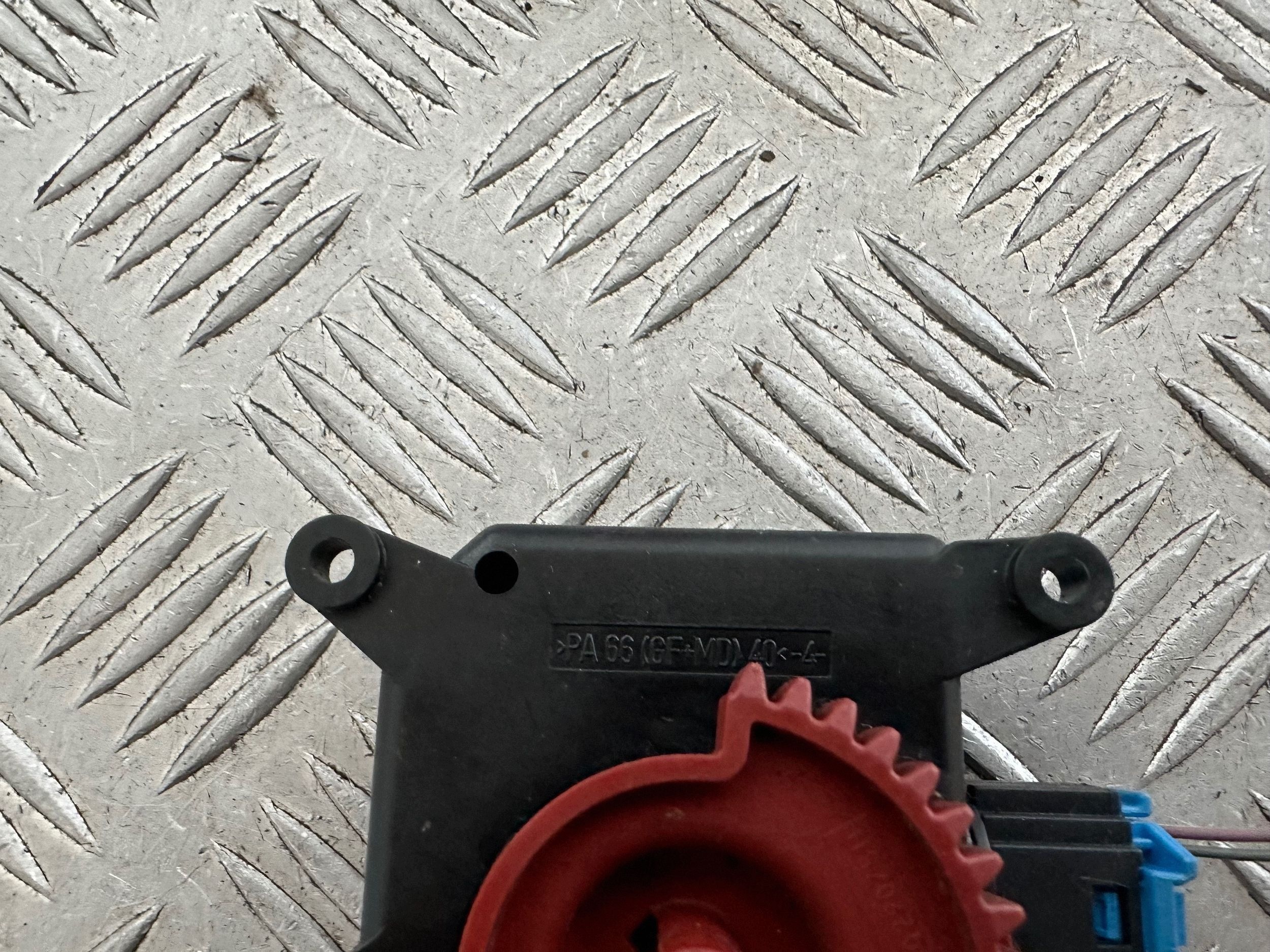 VW SKODA SEAT обогреватель двигателя 309368201AE H14909012966