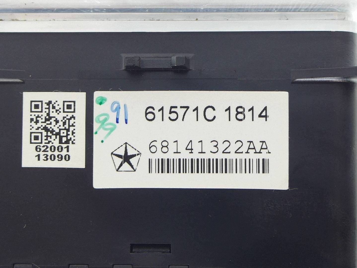 konektor PANEL PORT USB SD AUX JEEP GRAND CHEROKEE WK2 68141322AA