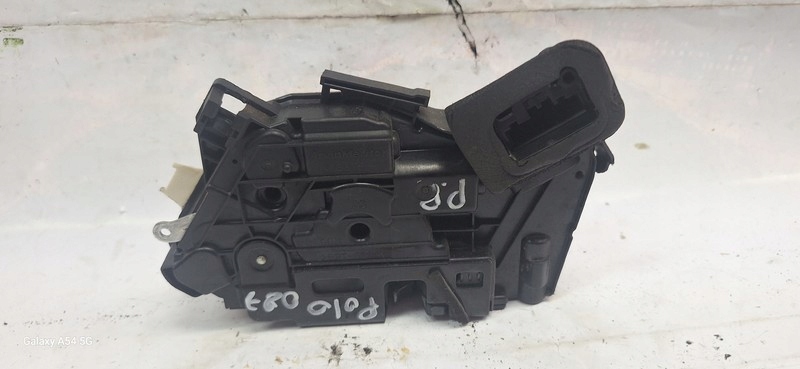 lock door VW POLO 02- 5K18370168